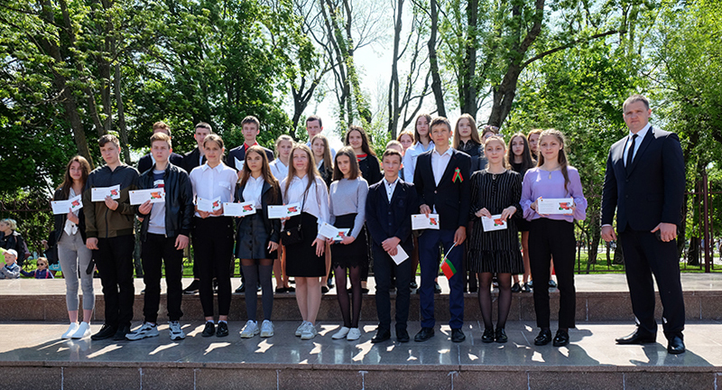 Празднование Дня Государственного герба и Государственного флага фото 4