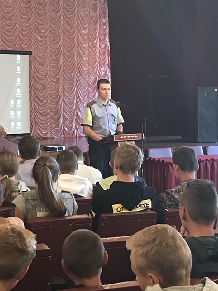 Встреча учащихся лицея с начальником ИДН и с инспектором ГАИ фото 2