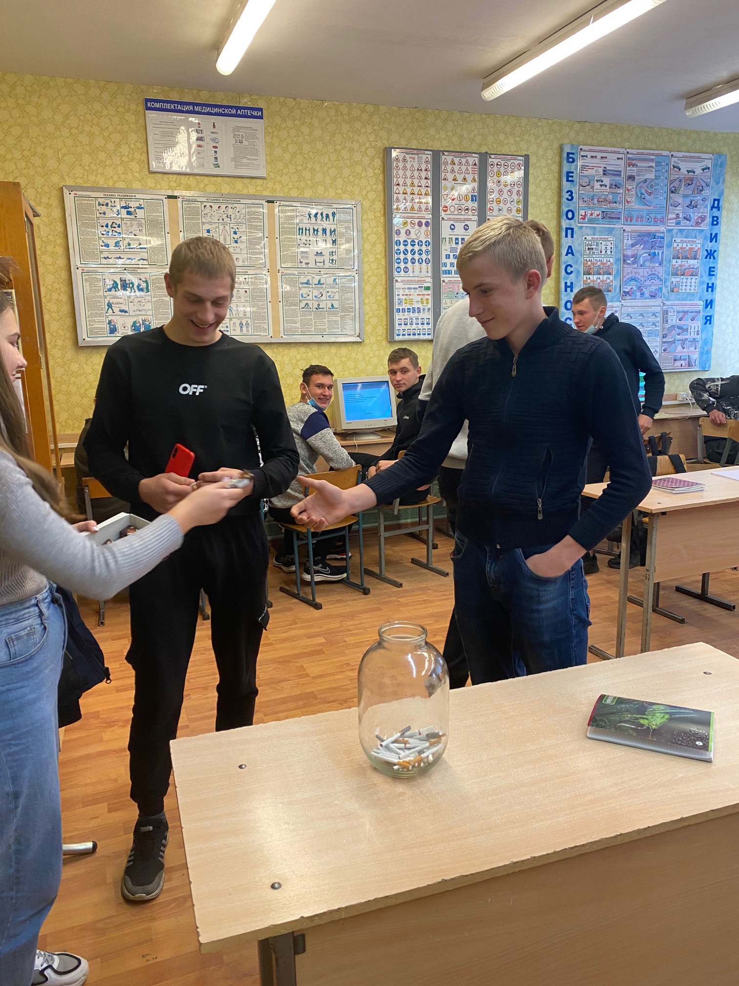 Акция Меняю сигарету на конфету фото 6