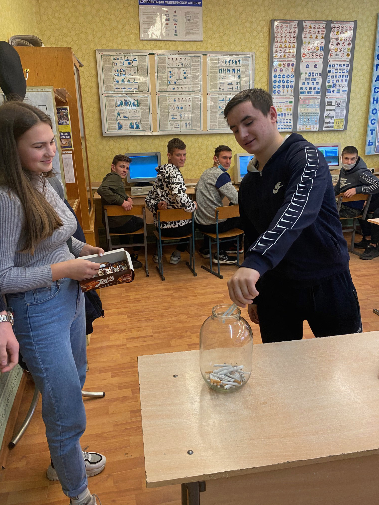 Акция Меняю сигарету на конфету фото 6