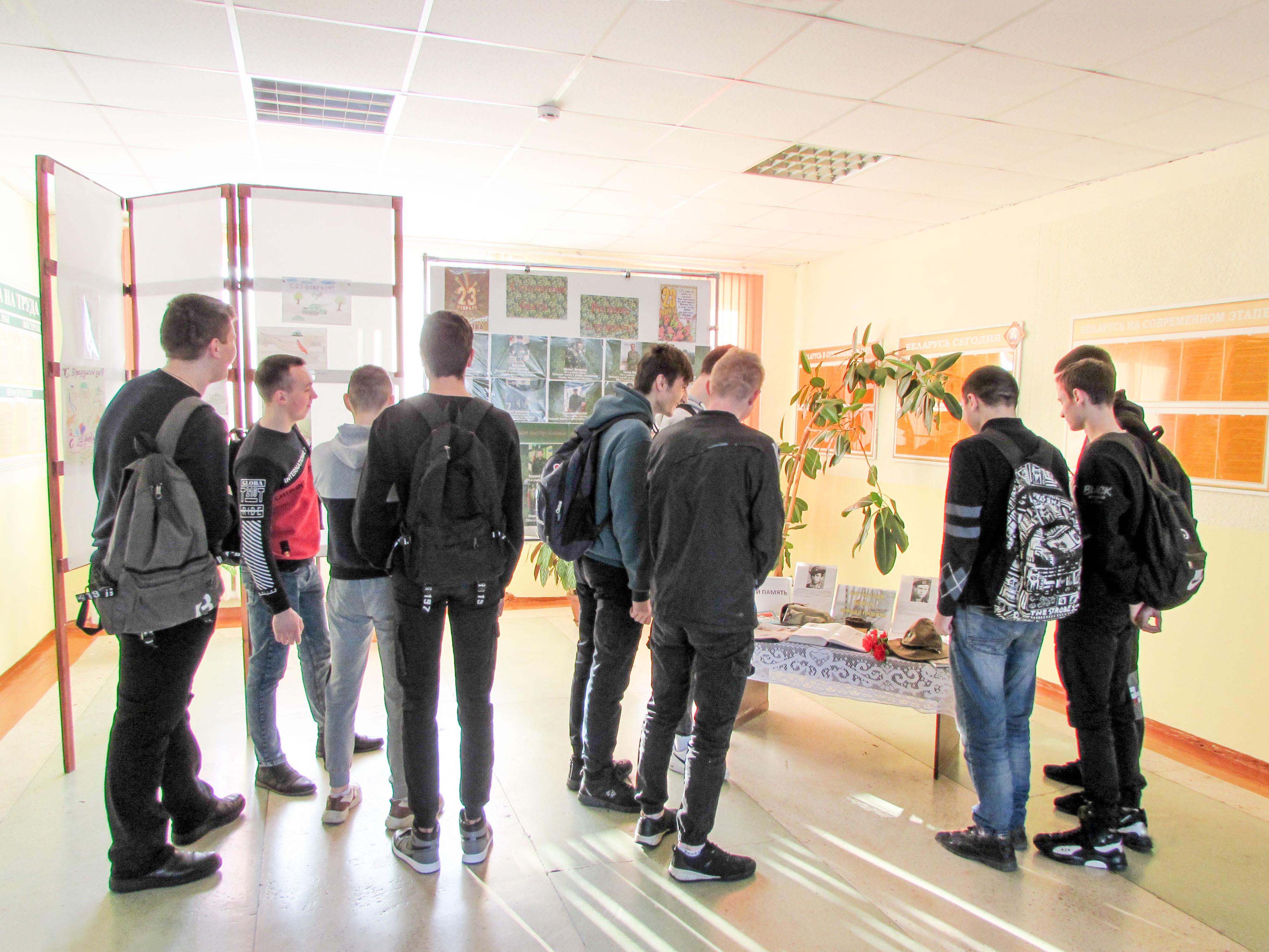 Выставка и стенная газета фото 4
