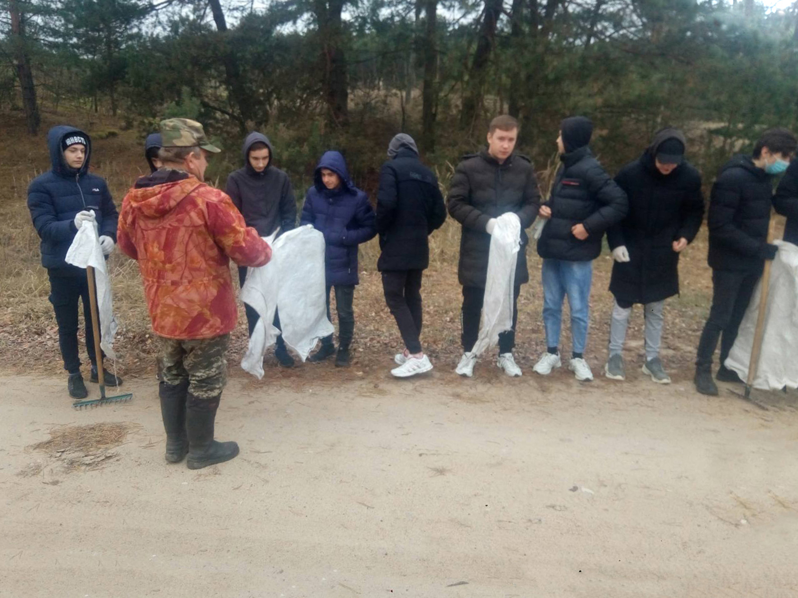 Наведение порядка возле водохранилища фото 4