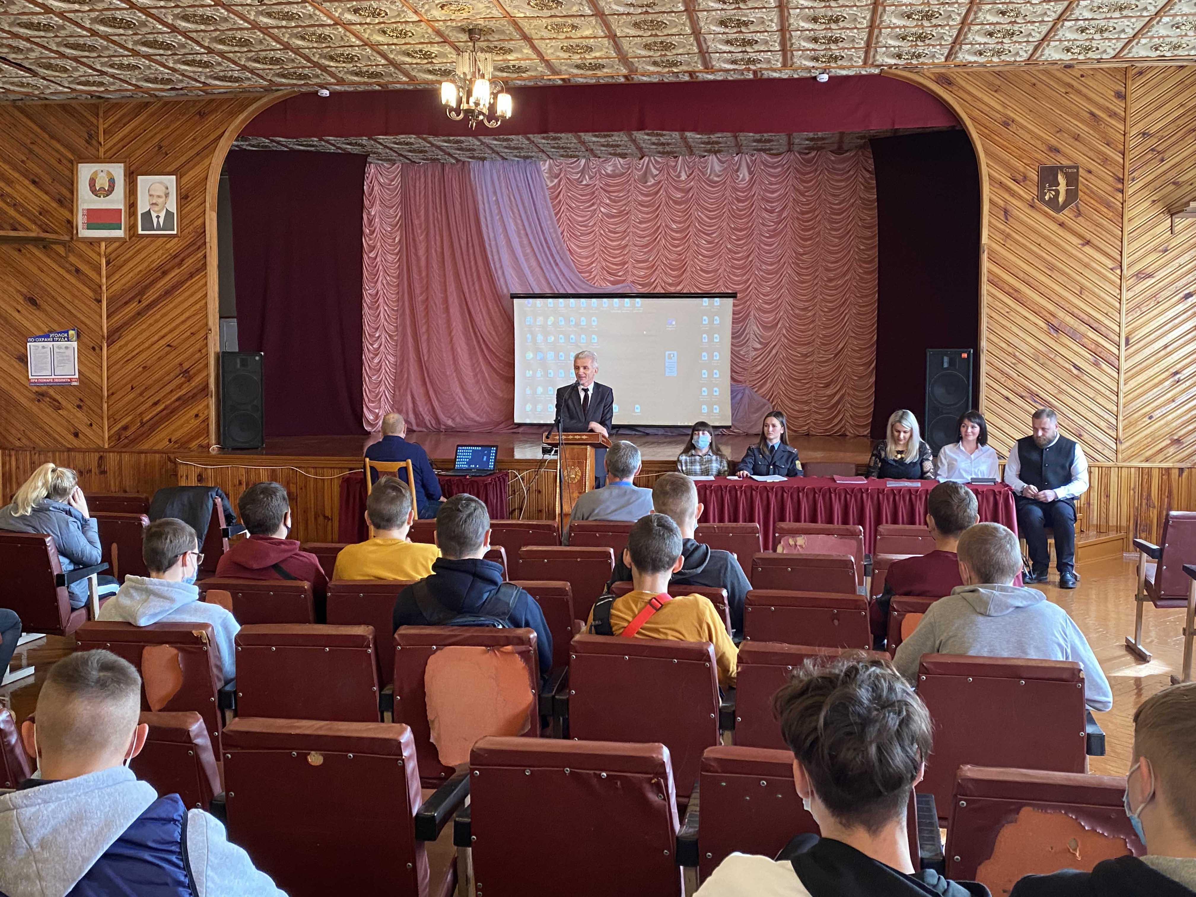 Круглый стол на тему Открытый микрофон фото 1