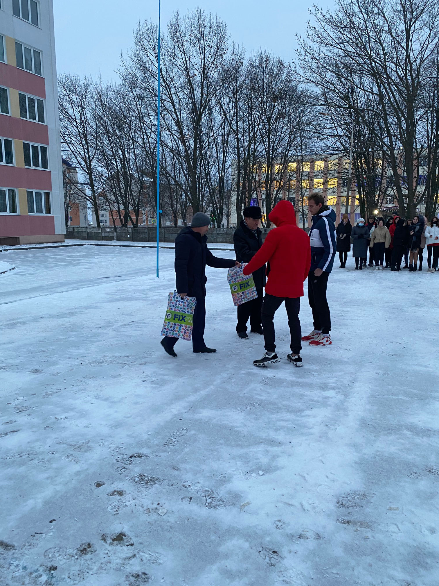 Торжественная линейка, посвящённая окончанию 1‑го учебного полугодия фото 3