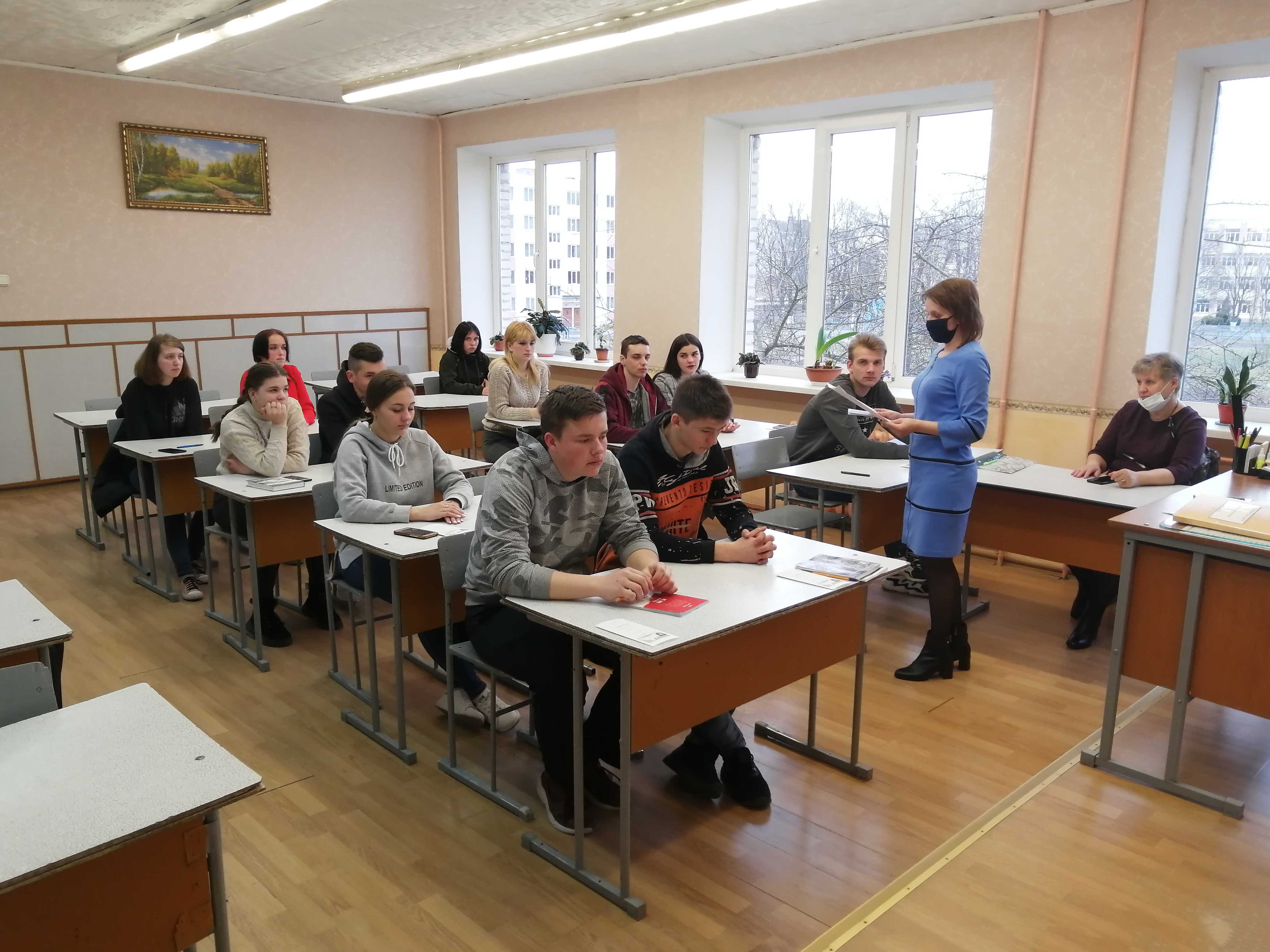 Выступление психолога отделения социальной адаптации и реабилитации ГУ Столинский ТЦСОН фото 2