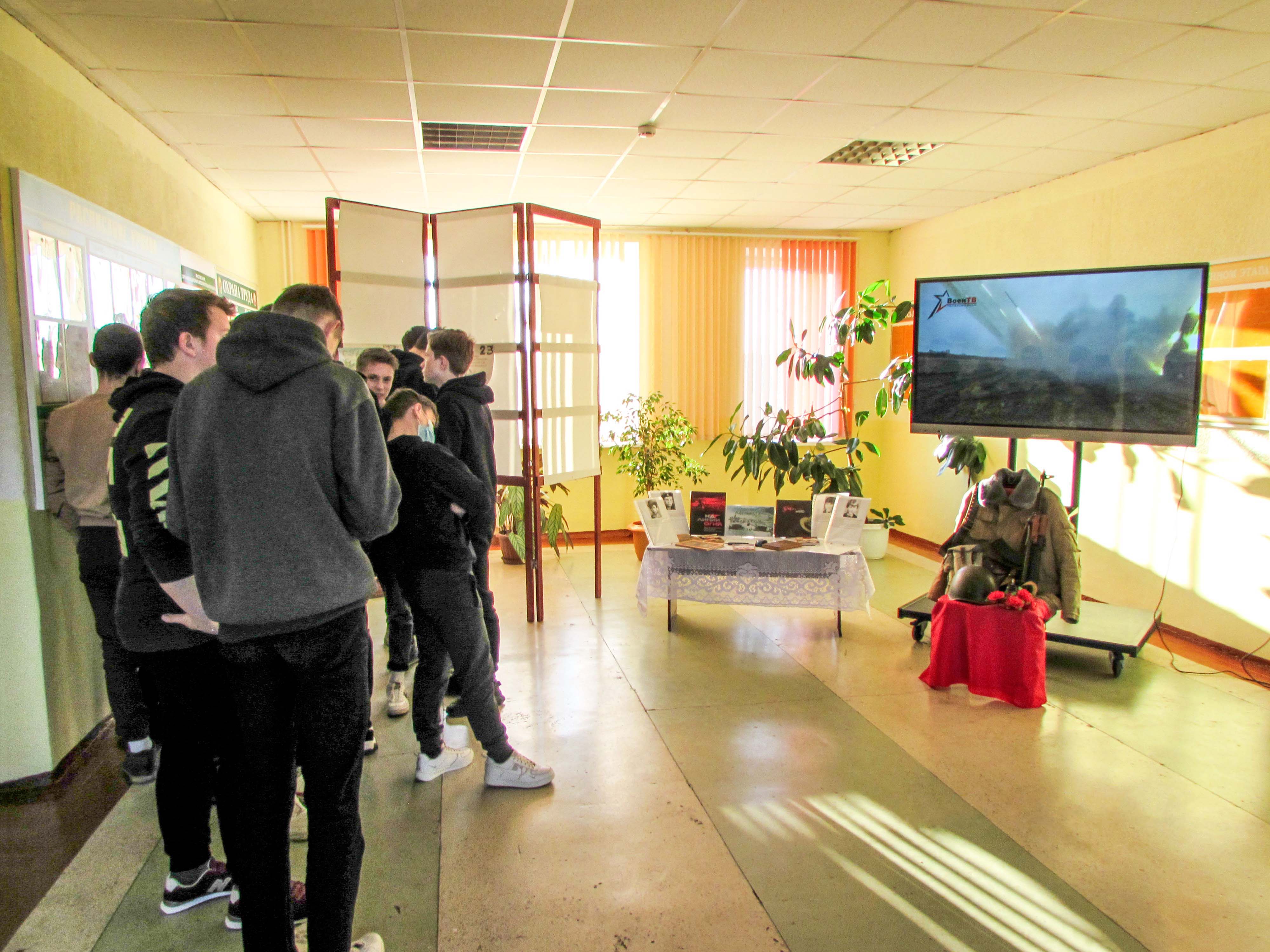 Выставка, посвящённая Дню защитника Отечества и Вооружённых Сил Республики Беларусь, а также 33-й годовщине вывода войск из Афганистана фото 1