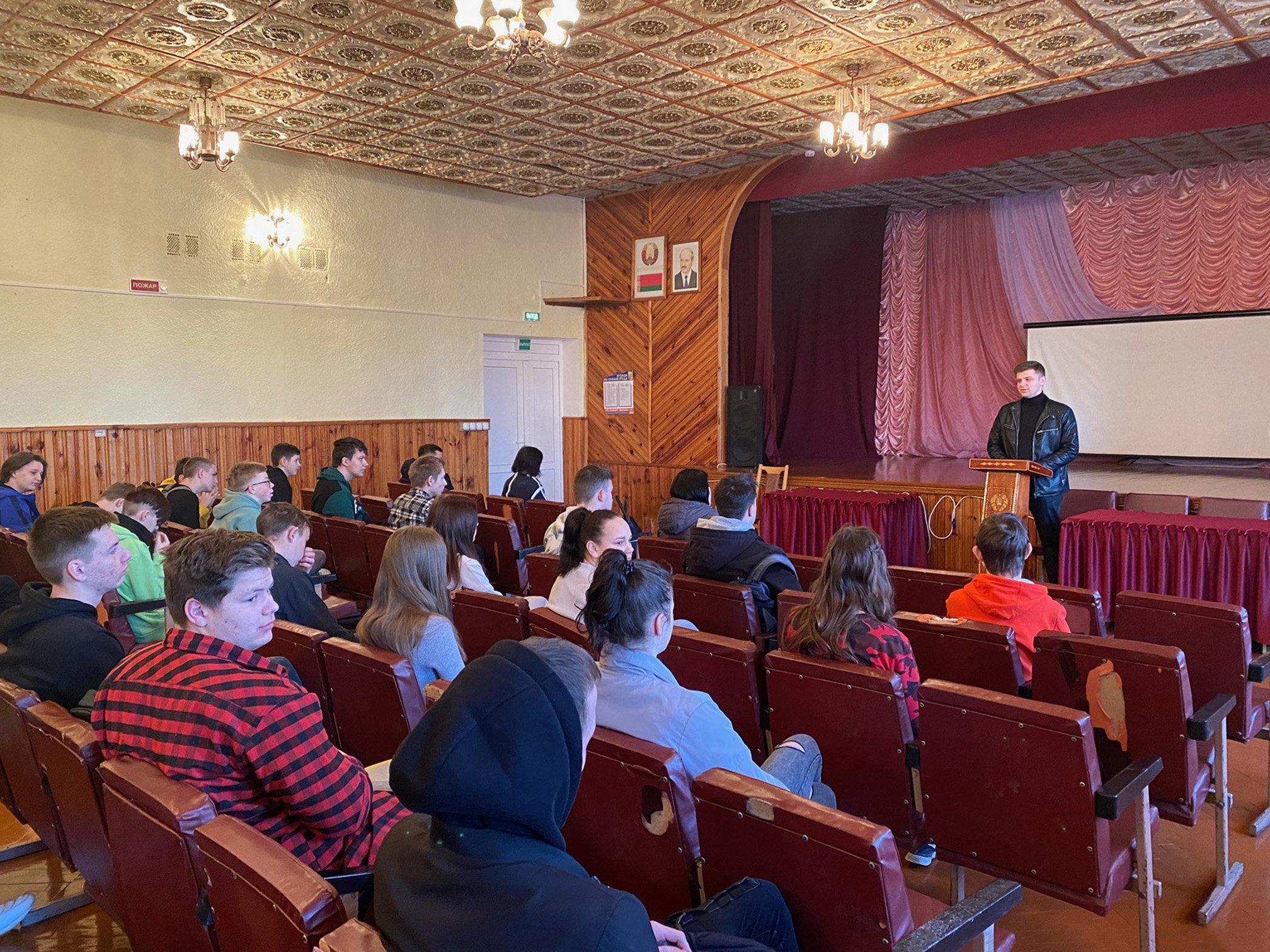 Встреча со старшим оперуполномоченным группы по наркоконтролю фото 1