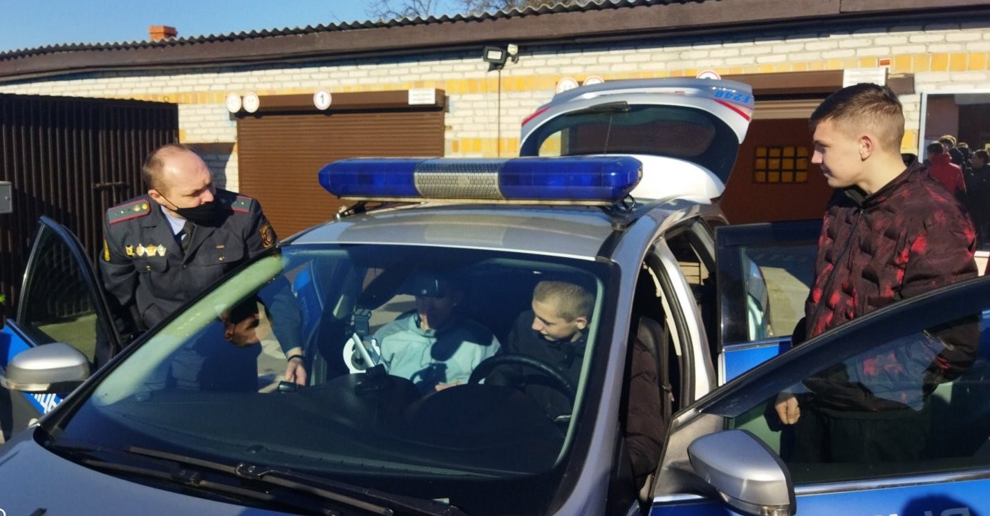 Экскурсия в департамент охраны МВД фото 2