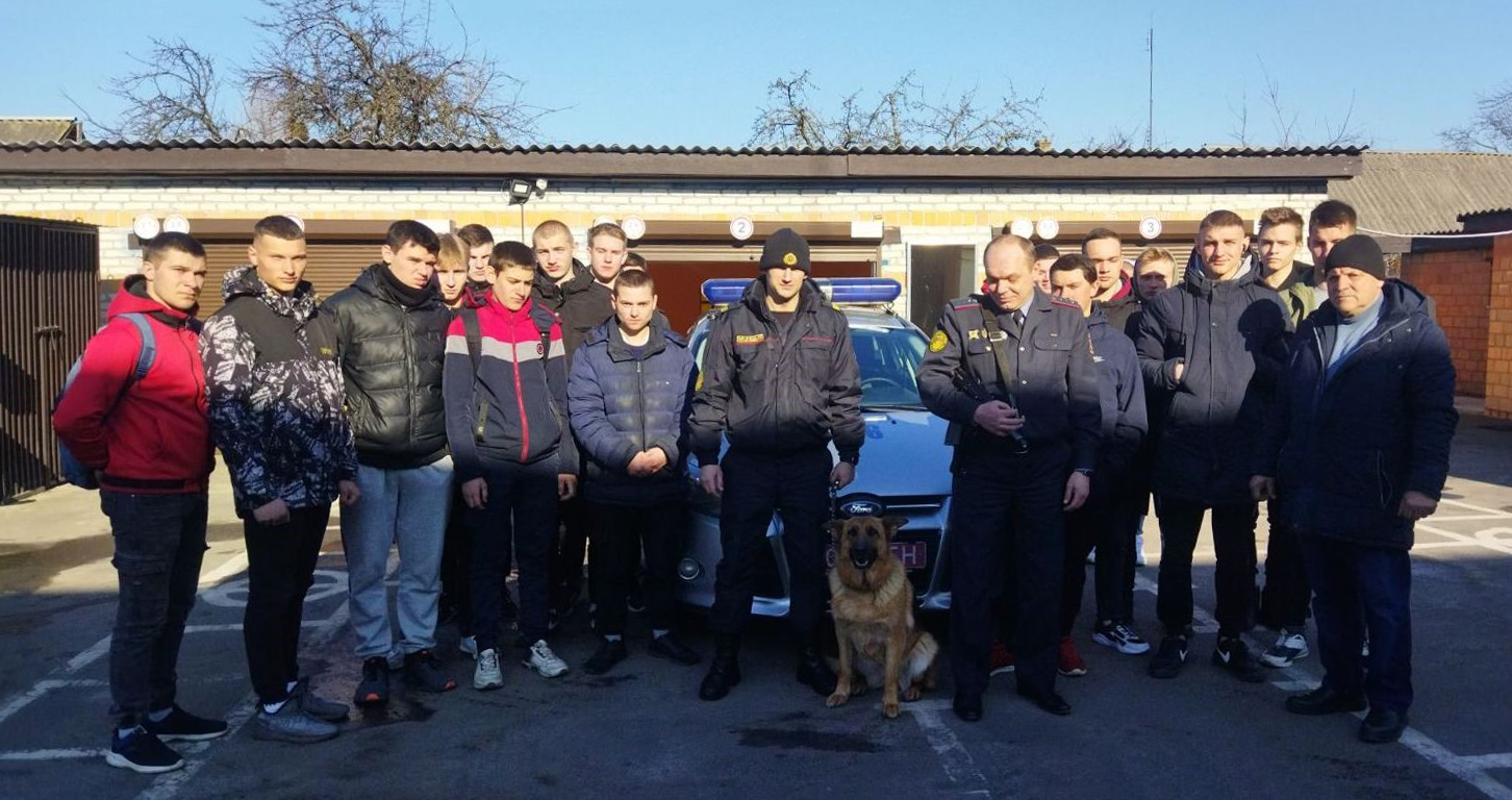 Экскурсия в департамент охраны МВД фото 3