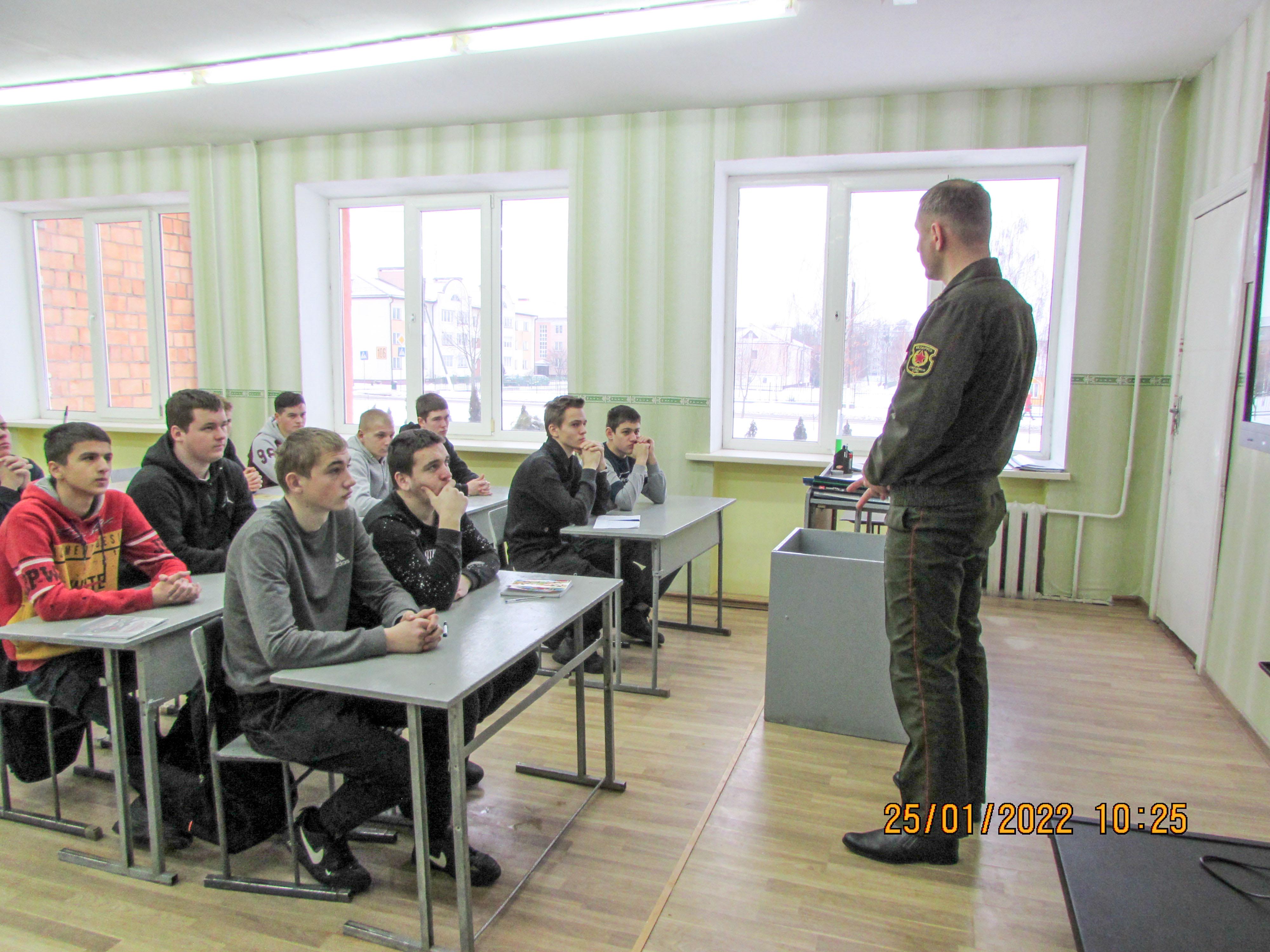 Беседа военного комиссара с учащимися выпускной группы фото 1