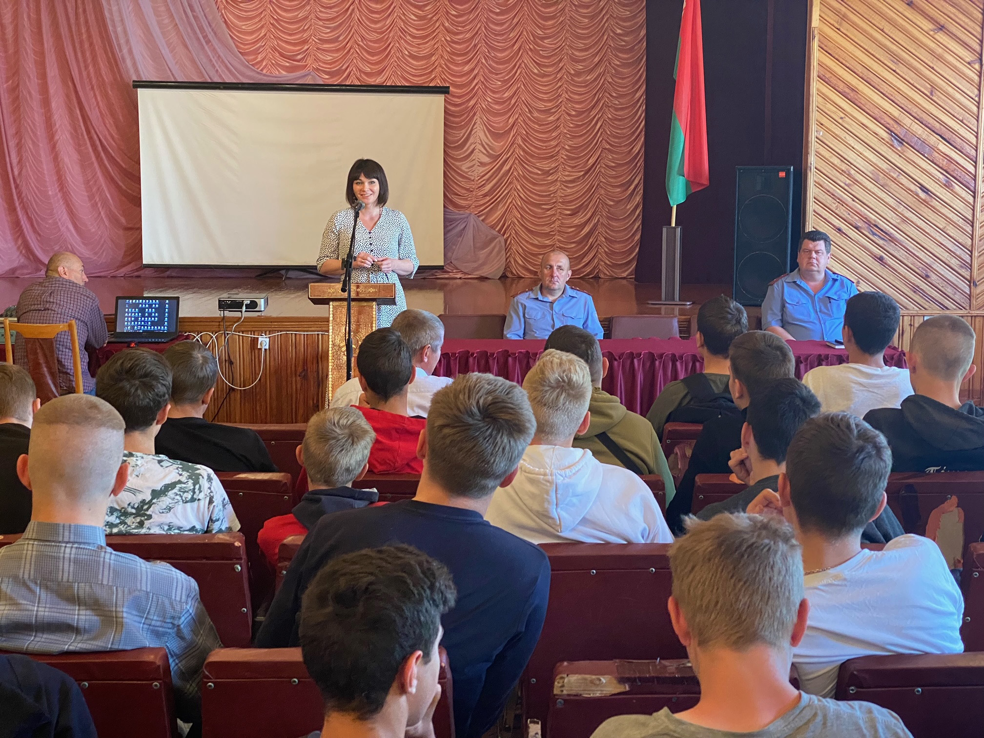 Круглый стол с участием представителей КДН, РОВД, ГАИ фото 5