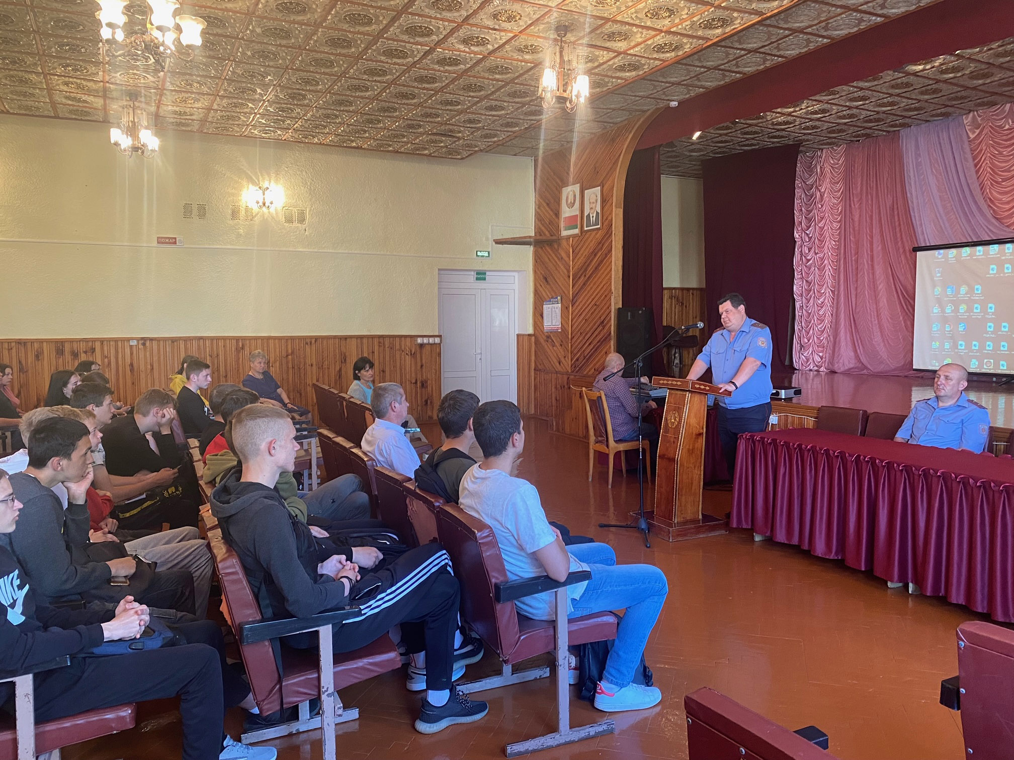 Круглый стол с участием представителей КДН, РОВД, ГАИ фото 3