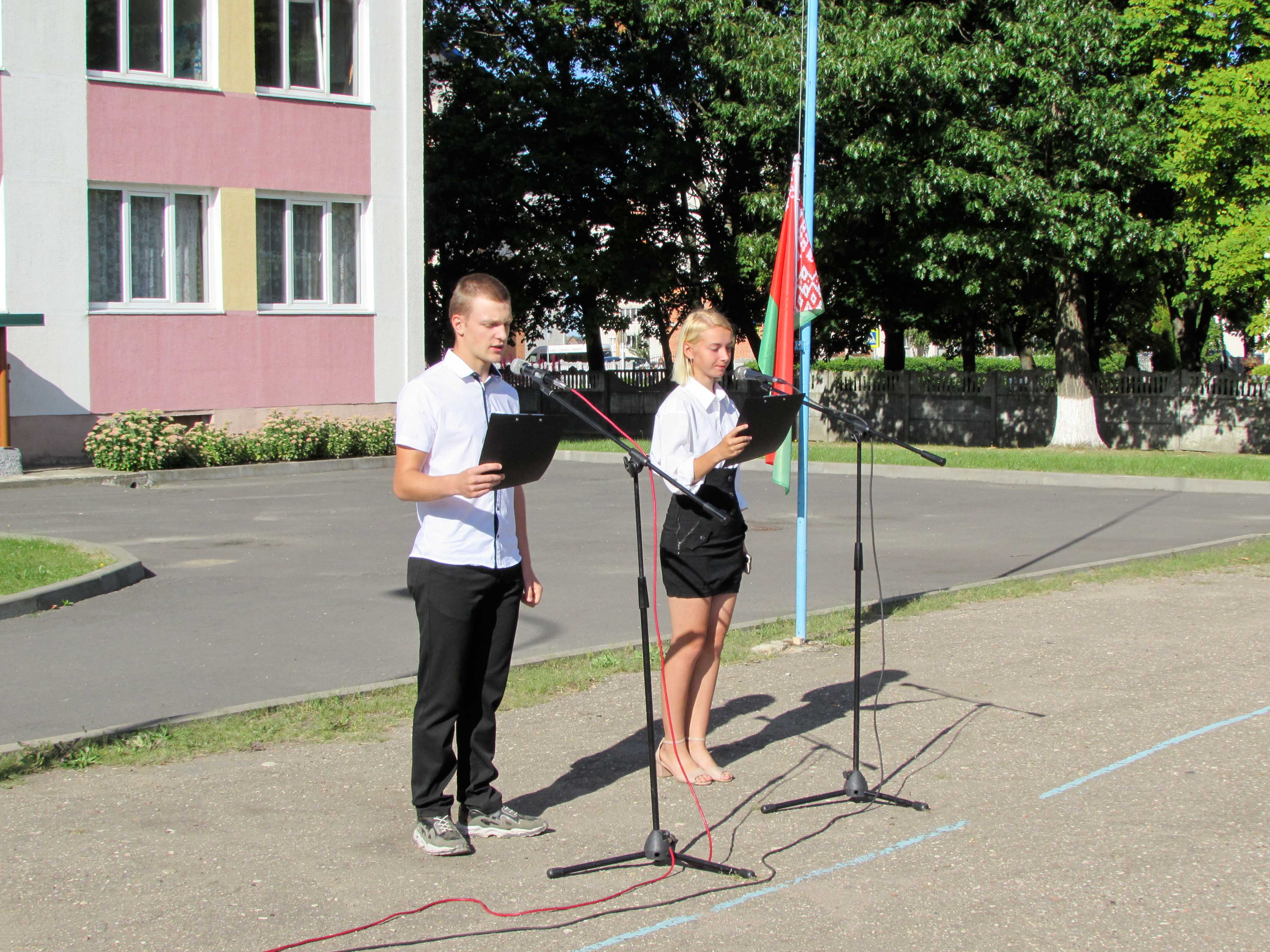 Торжественная линейка, посвящённая началу нового учебного года фото 1