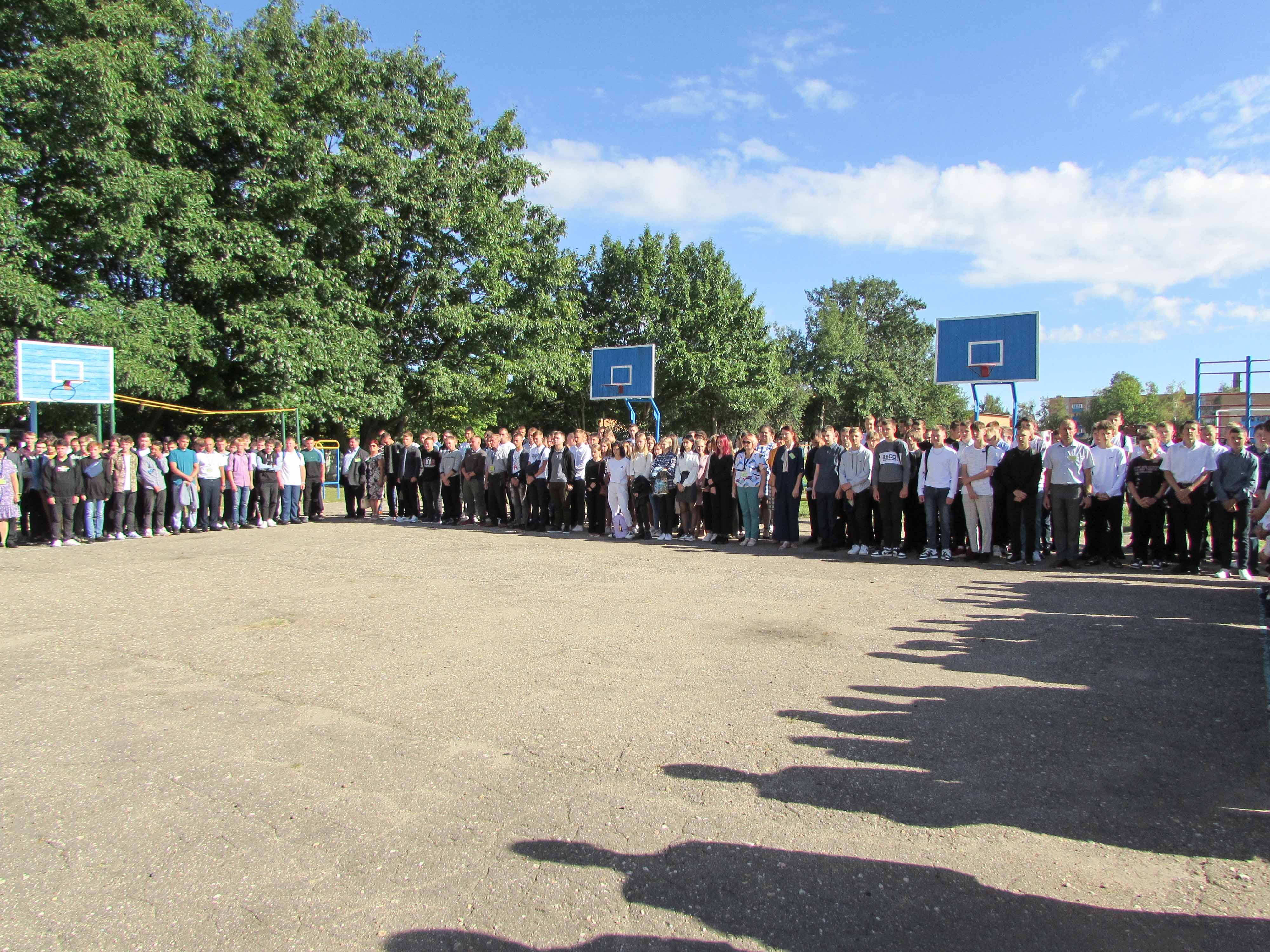 Торжественная линейка, посвящённая началу нового учебного года фото 4