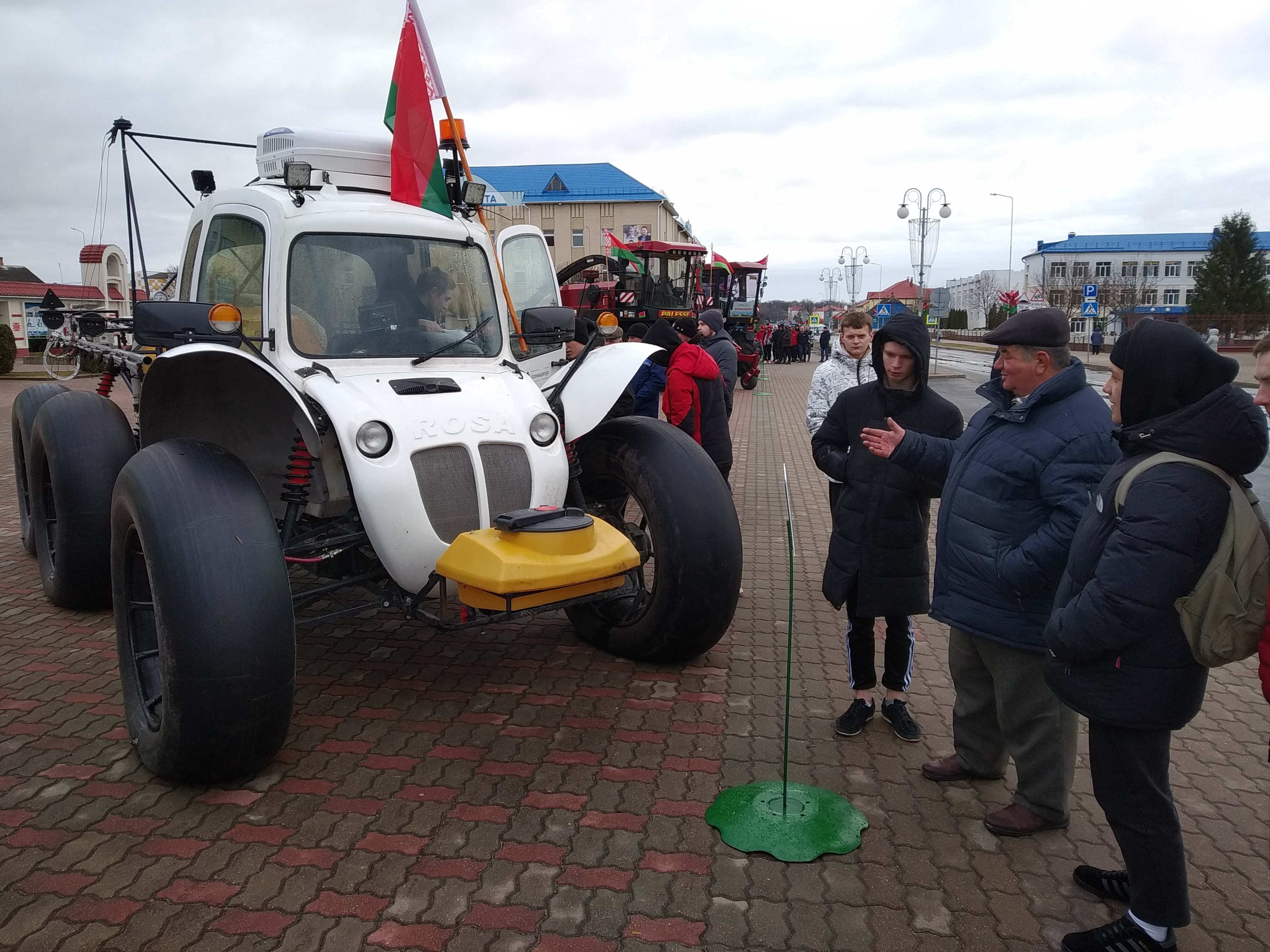 Выставка сельскохозяйственной техники района фото 10