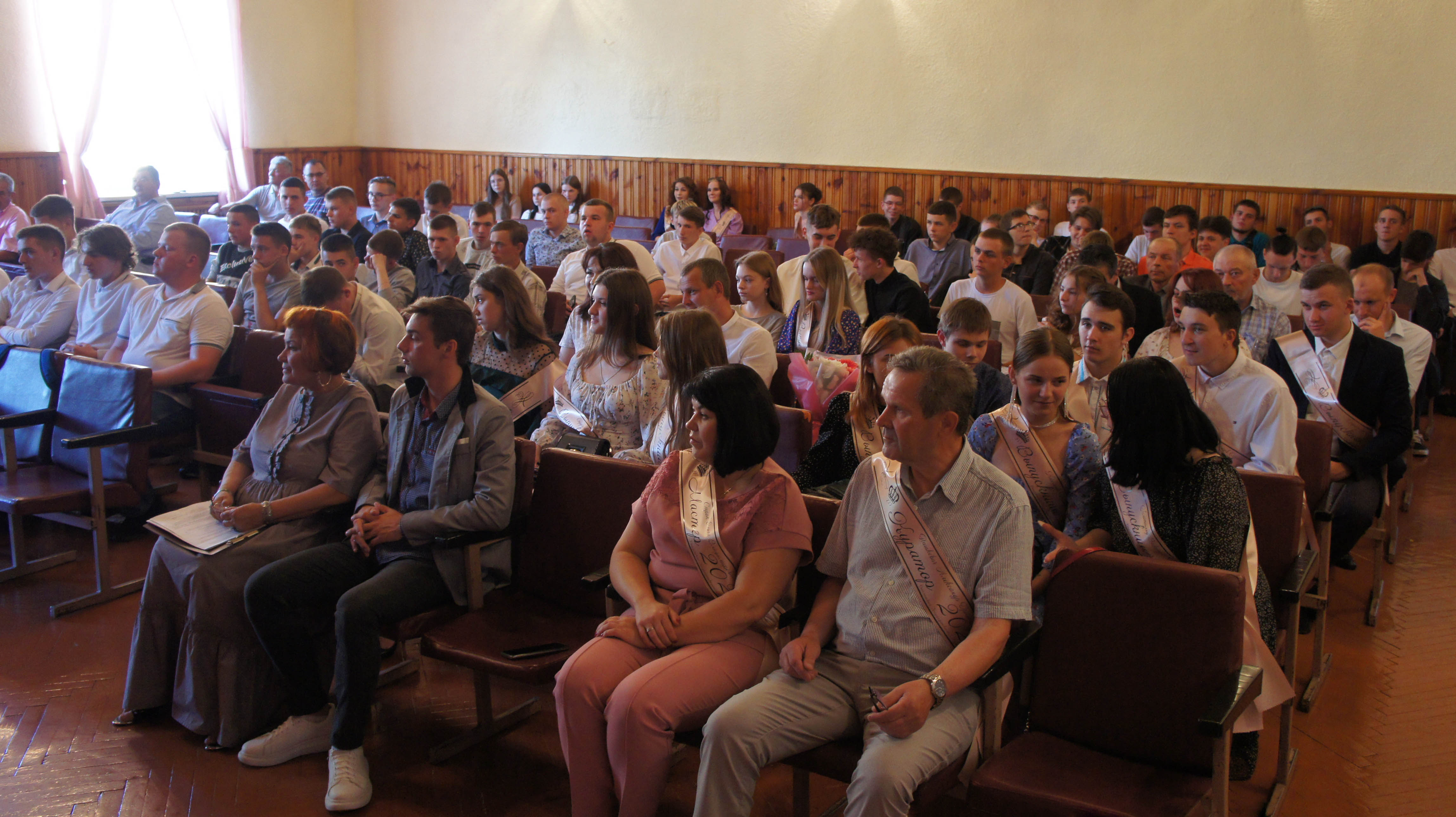 Торжественное вручение дипломов фото 3