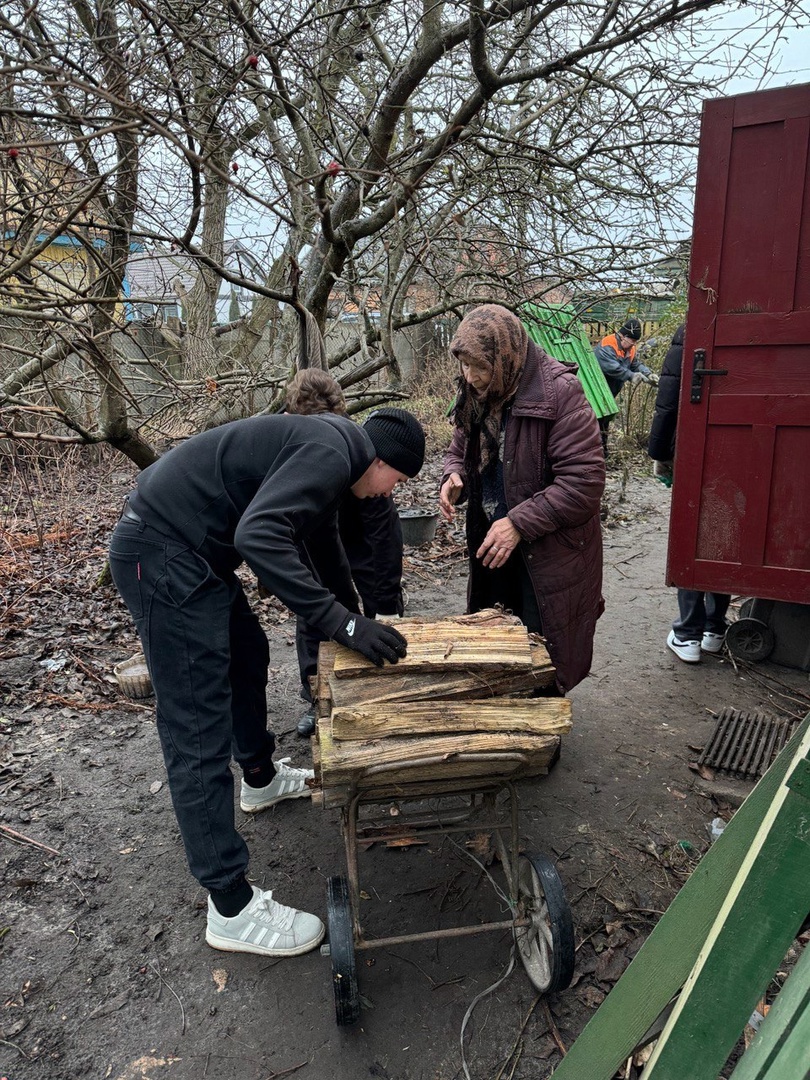 Поздравление и помощь одинокой жительнице фото 5