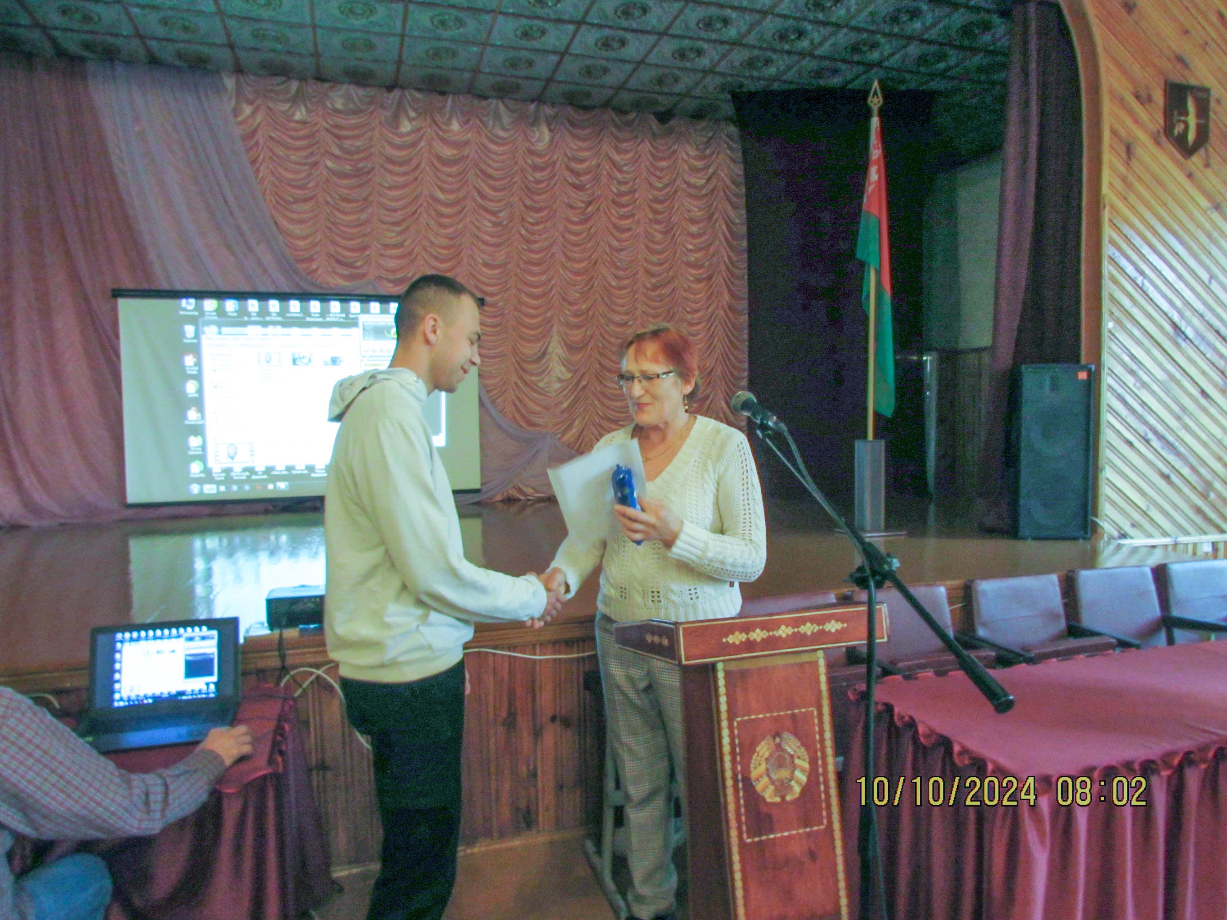 Информационный час на тему Телефон доверия - экстренная психологическая помощь фото 2