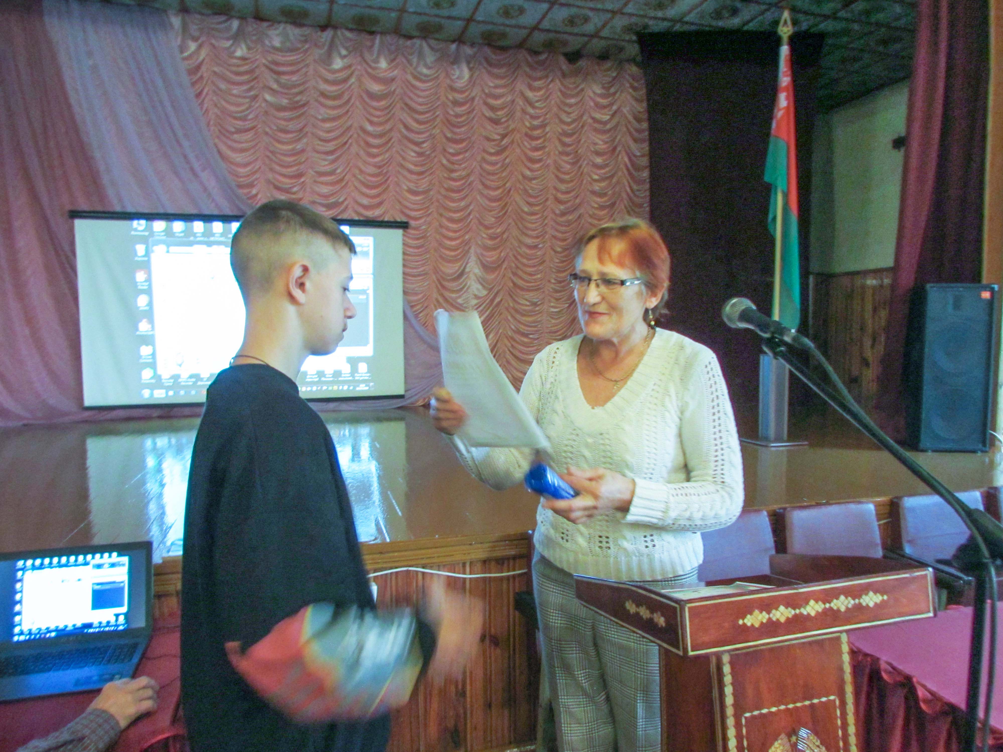 Информационный час на тему Телефон доверия - экстренная психологическая помощь фото 1