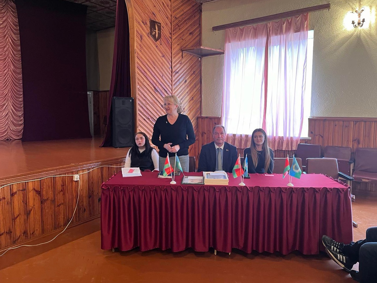 Заседание клуба интересных встреч по теме Здравствуй, человек! фото 1