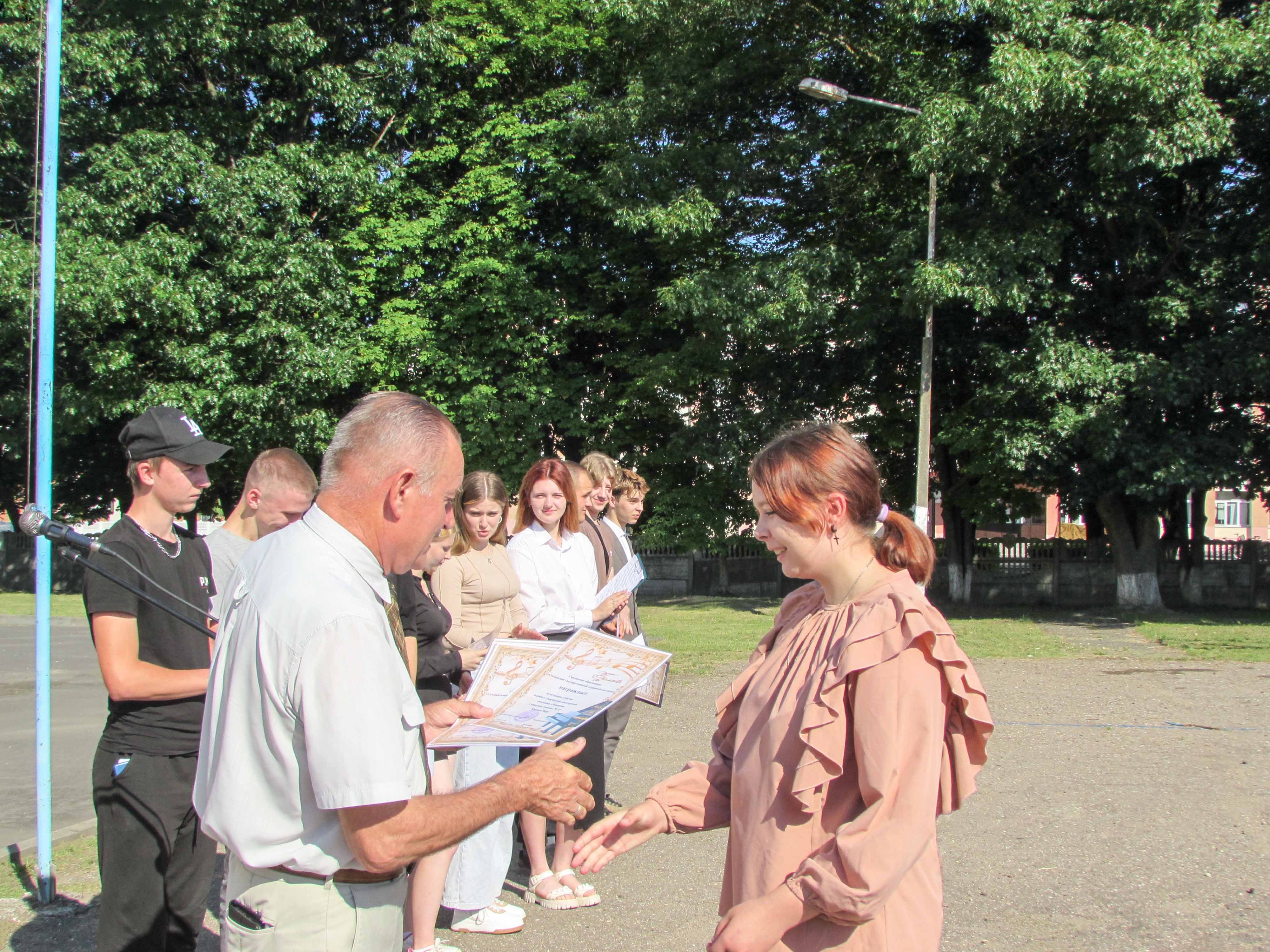 Линейка по окончании учебного года фото 10