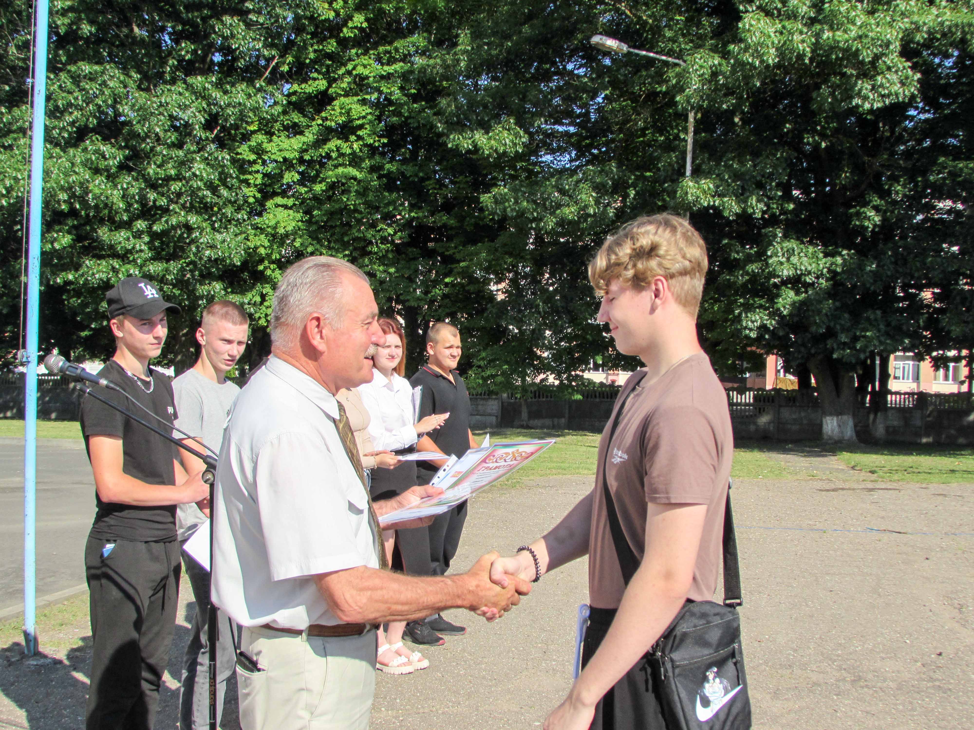 Линейка по окончании учебного года фото 8