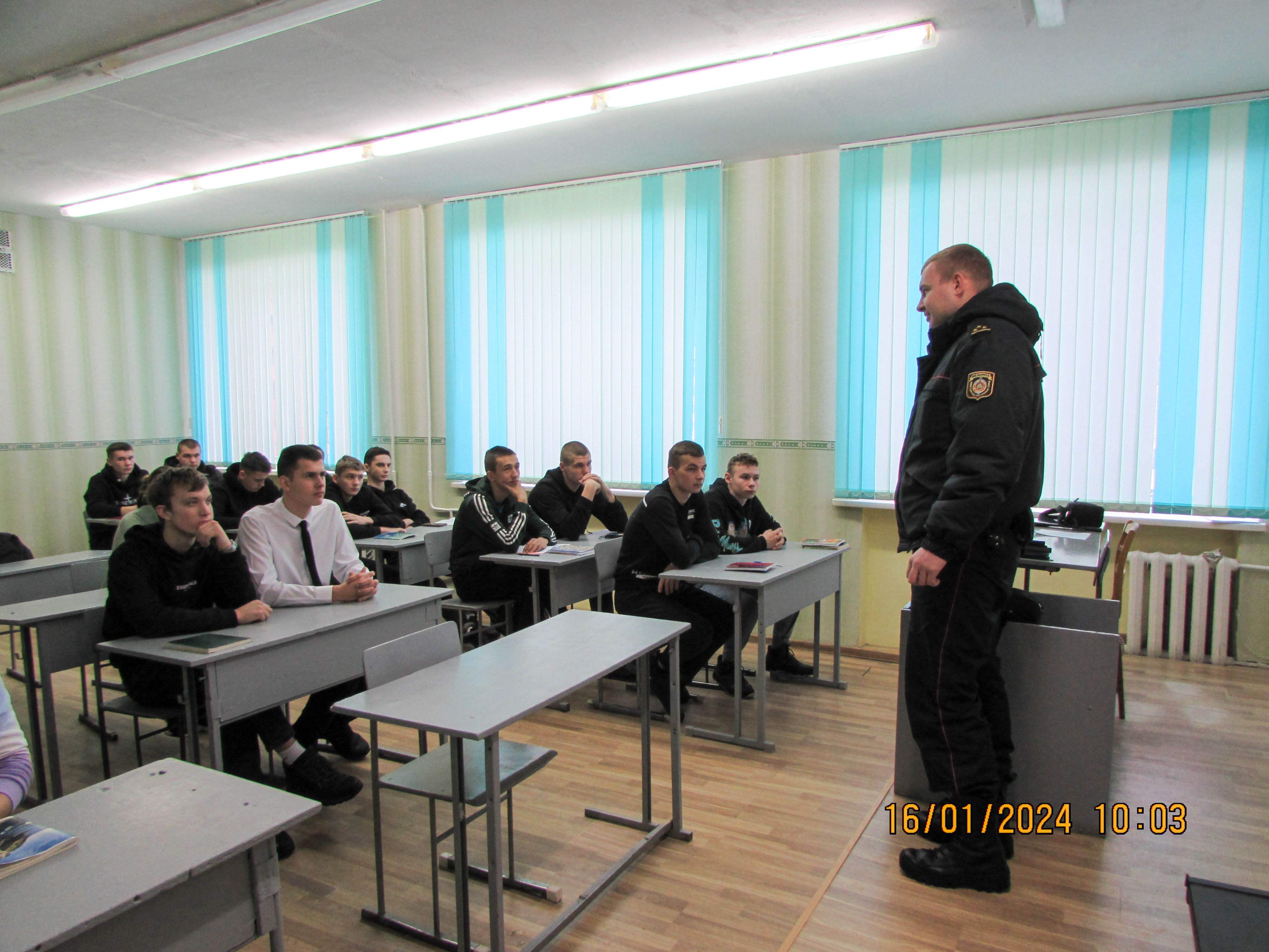 Выступление инспектора ИДН фото 2