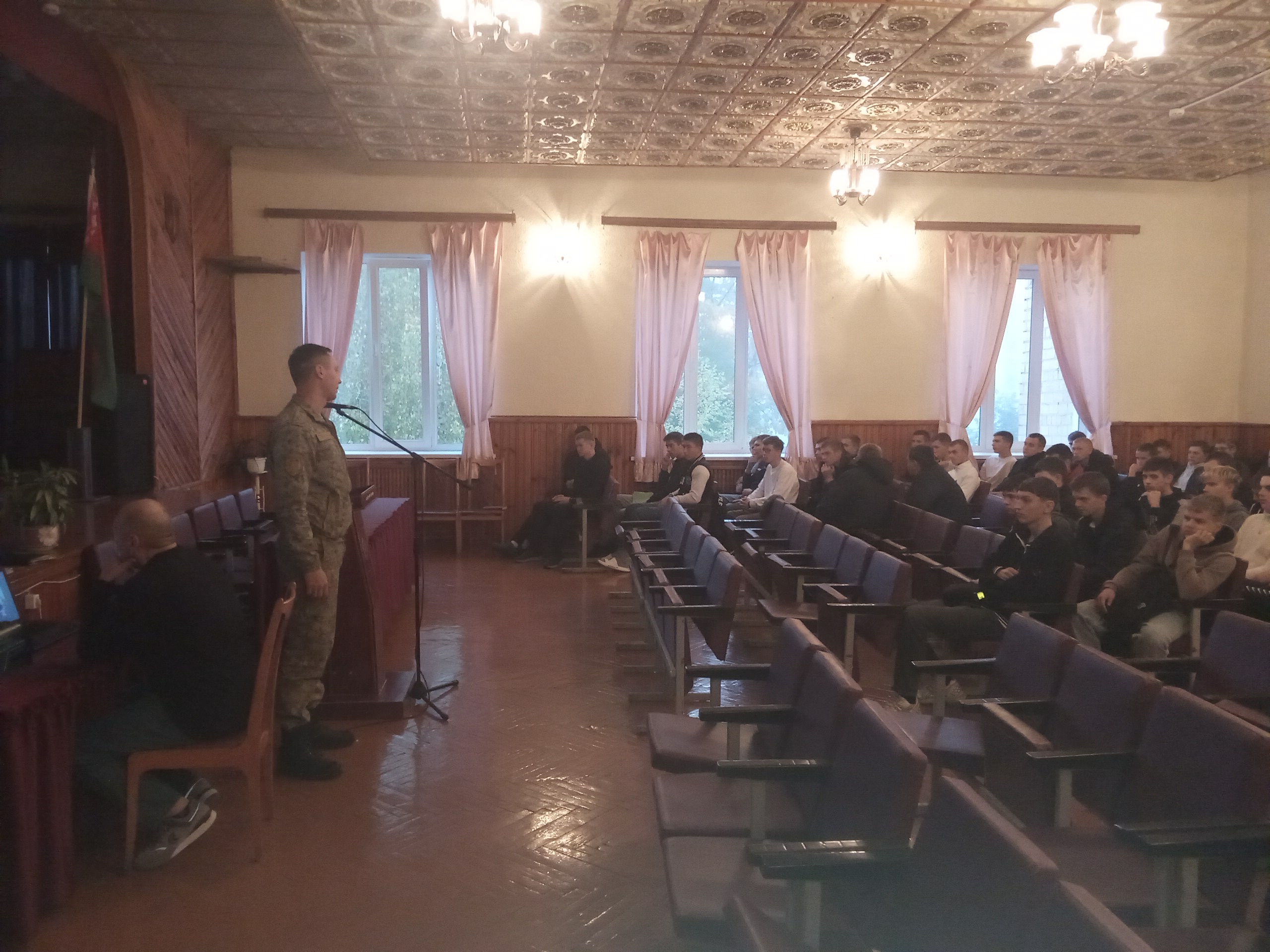 Выступление заместителя коменданта фото 1