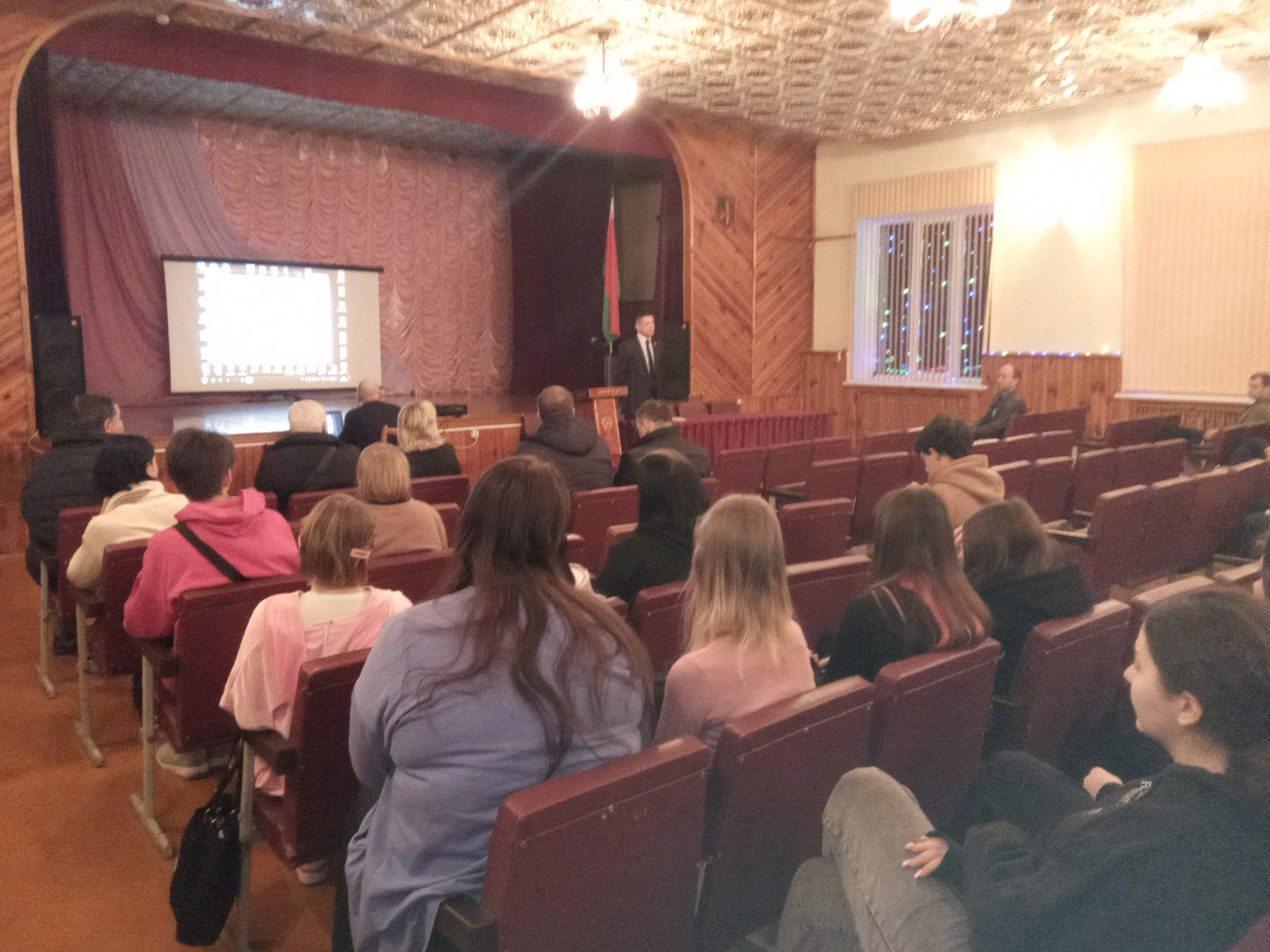 Выступление начальника рынка труда и занятости фото 1