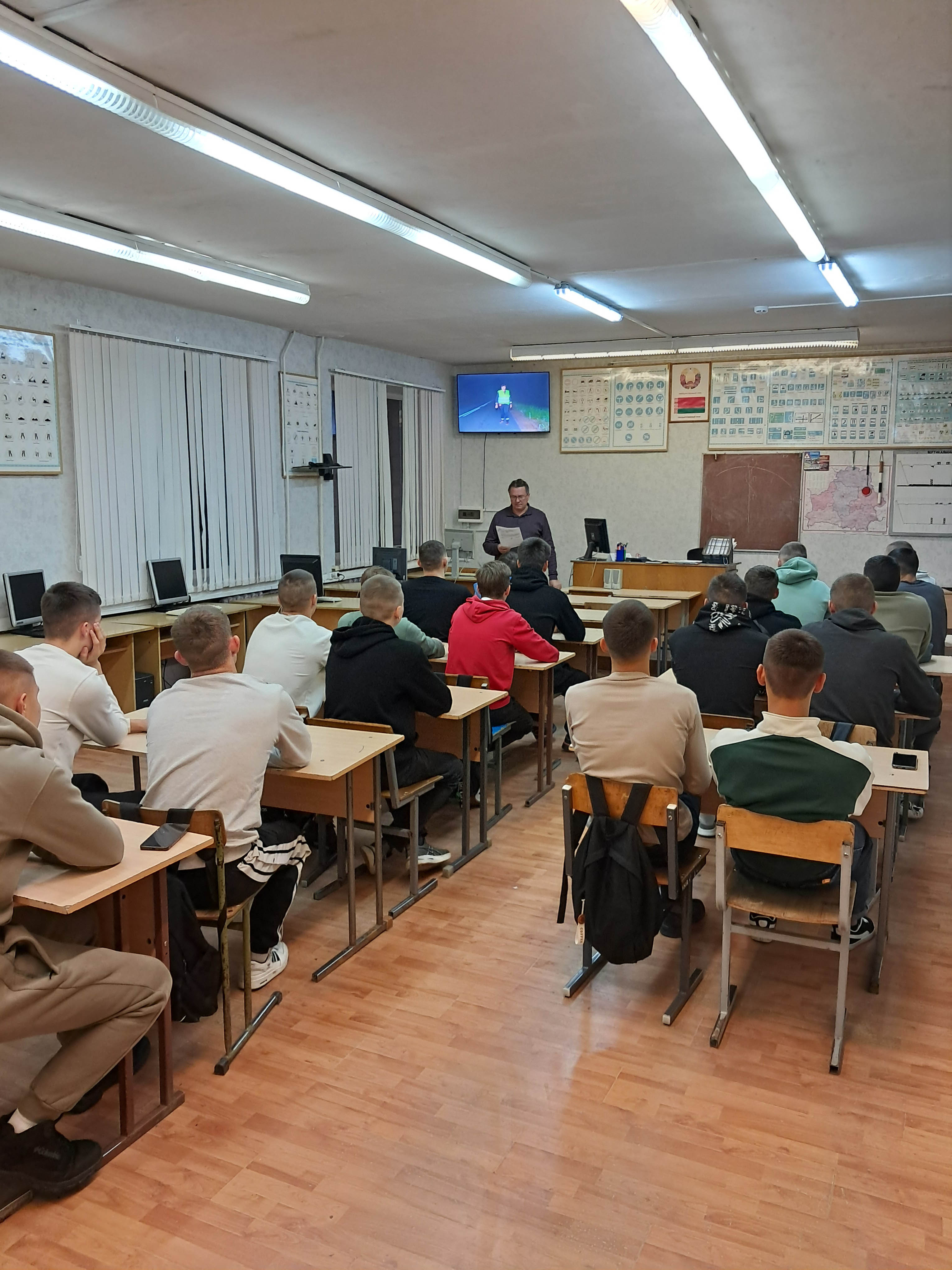 Единый день знаний Фликер - твоя защита на дороге!