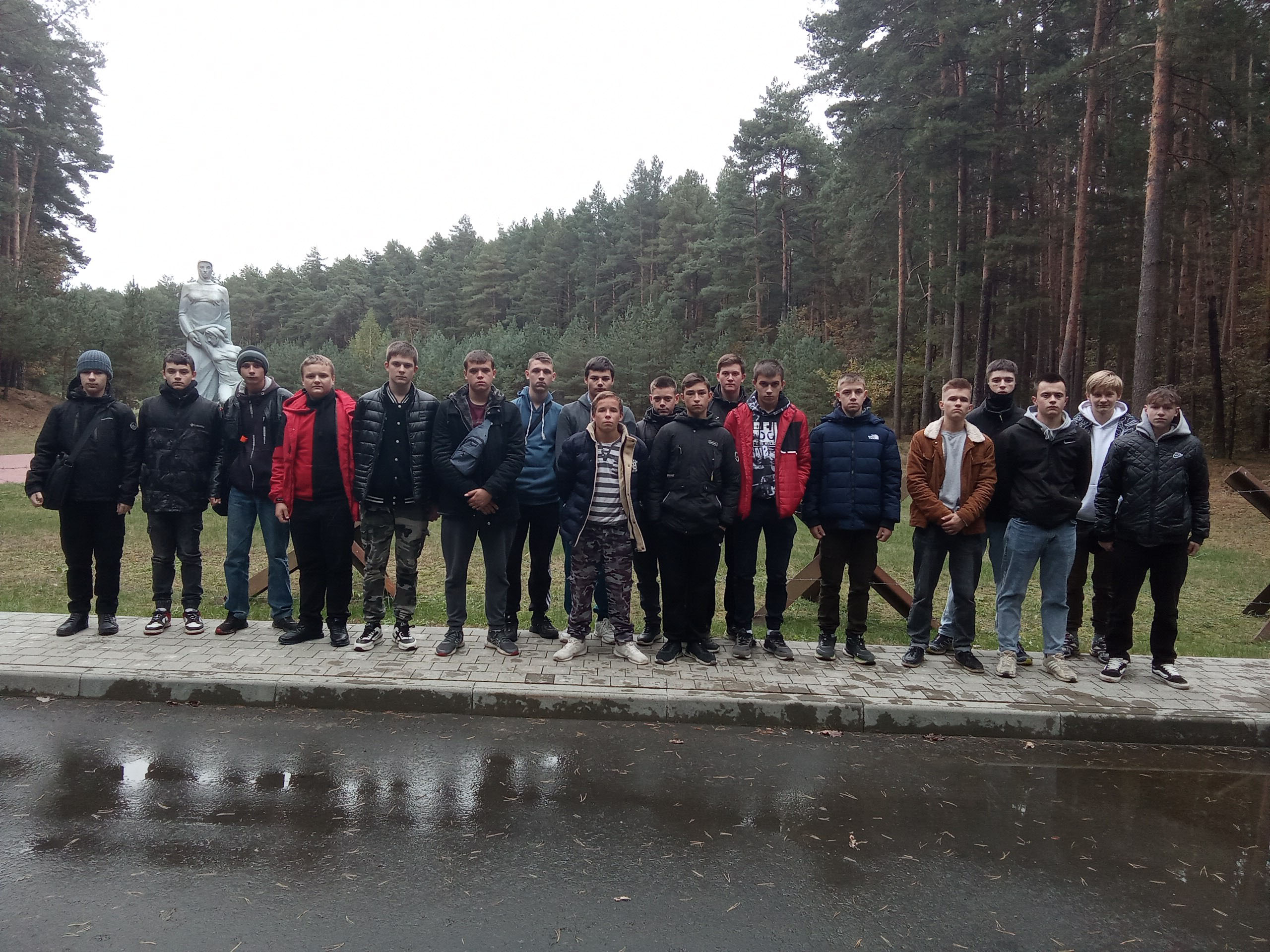 Посещение мемориального комплекса фото 2