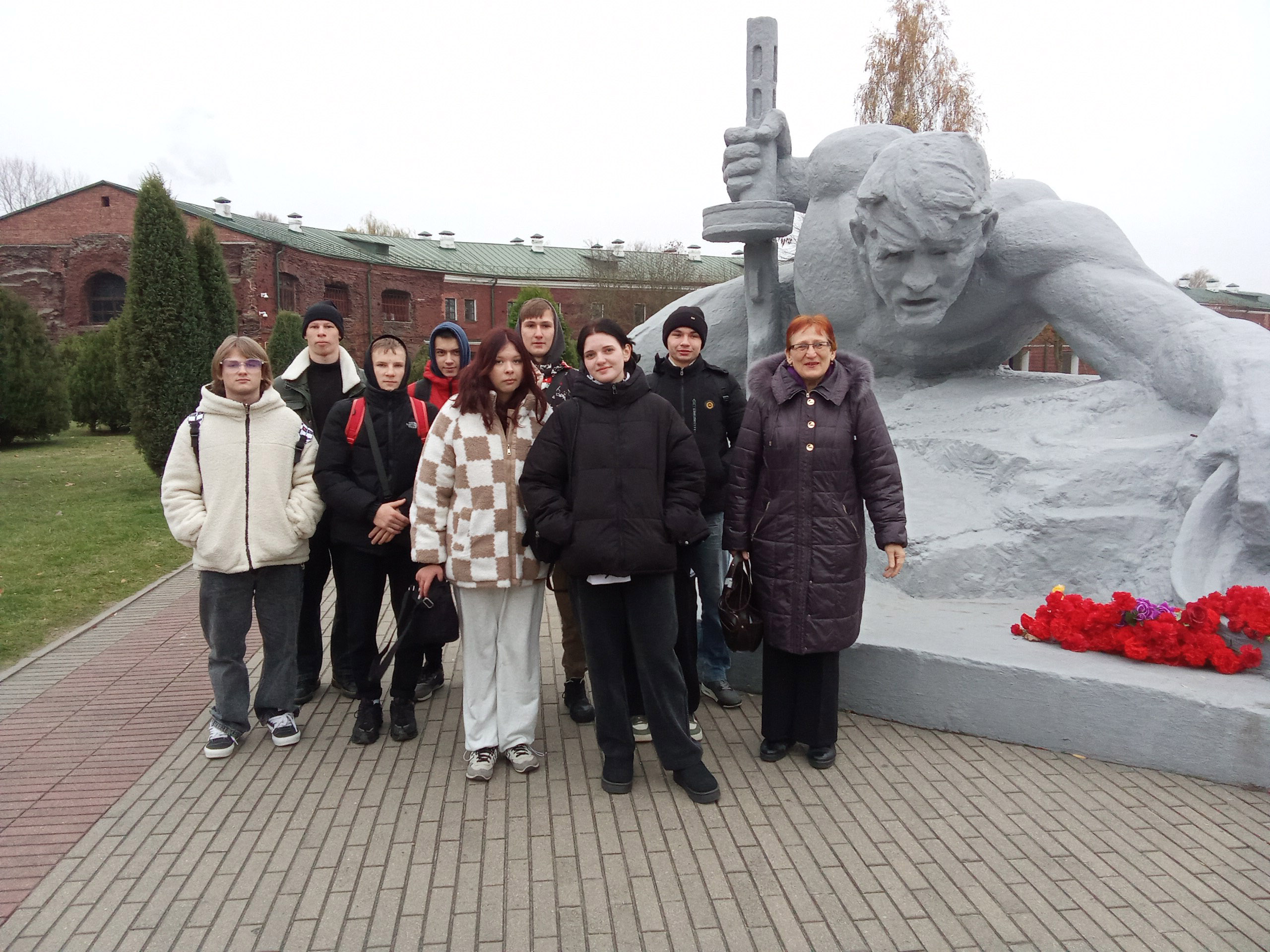 Посещение мемориального комплекса фото 4