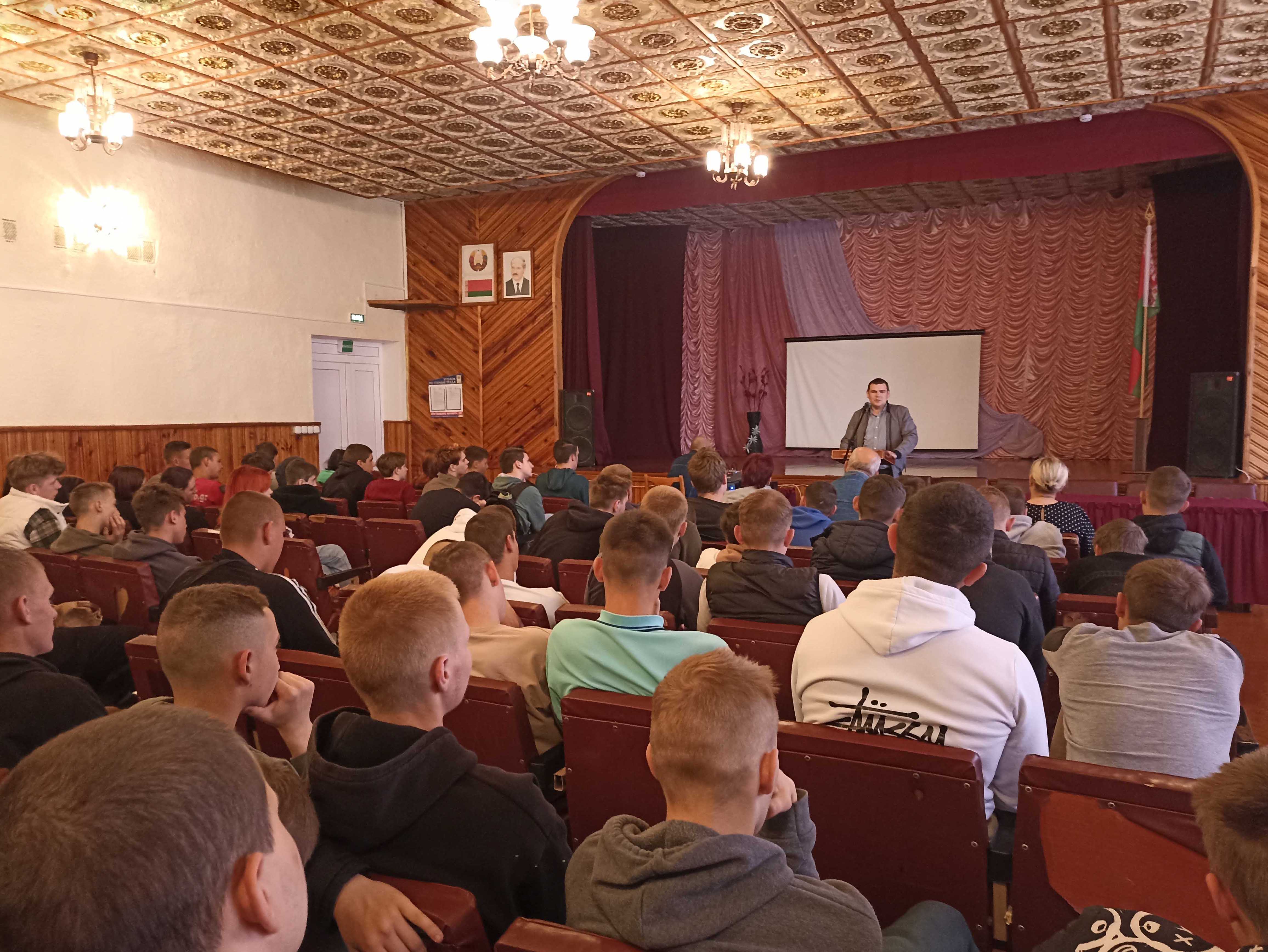 Просмотр и обуждение фильма Дети на прицеле, завербованные врагом фото 2