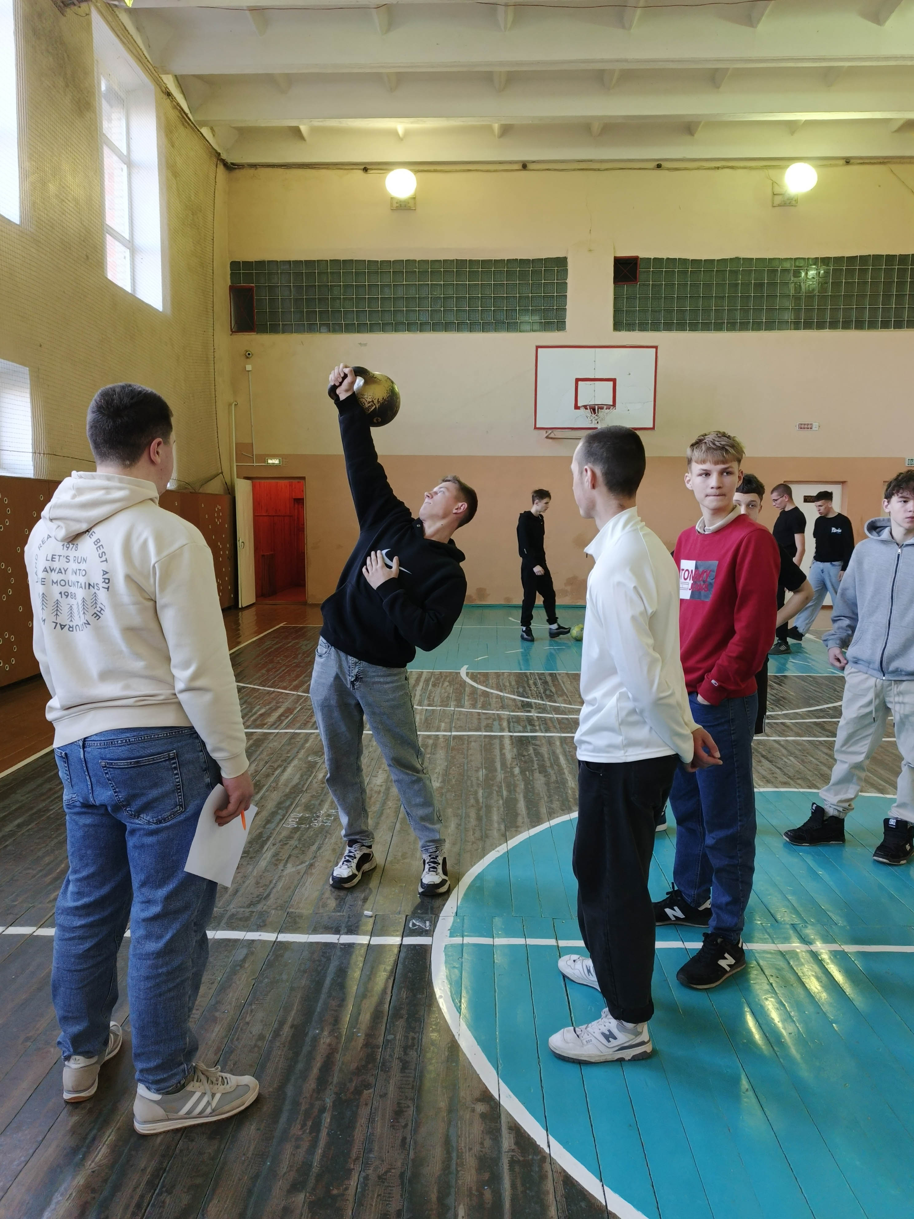 Соревнования по пионерболу в рамках месячника профилактики против суицидов фото 5