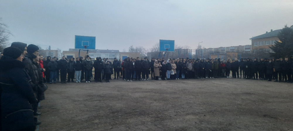 Линейка награждения победителей конкурса плакатов фото 2