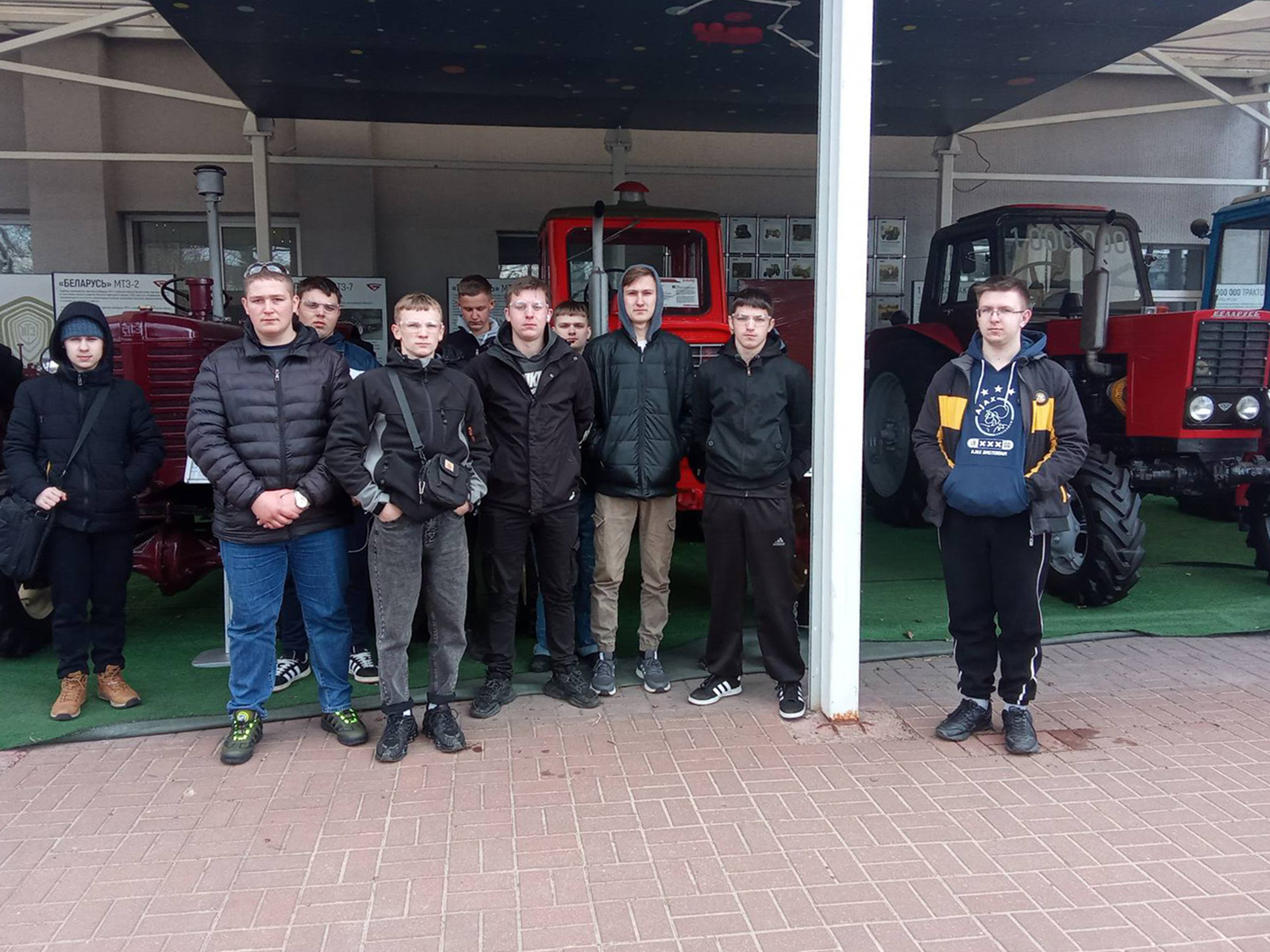 Экскурсия на тракторный завод фото 1