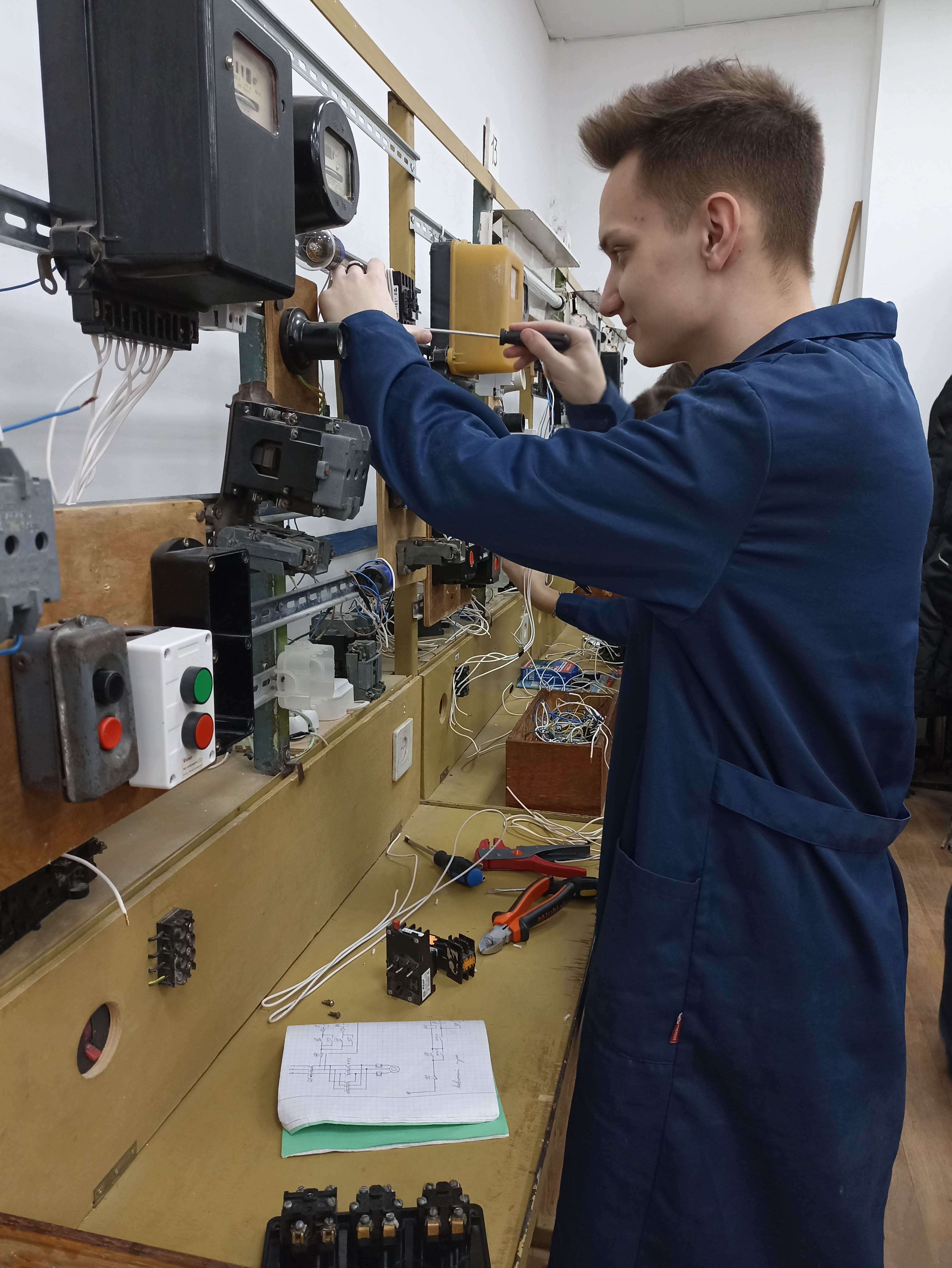 Конкурс по профессии Электромонтёр фото 1