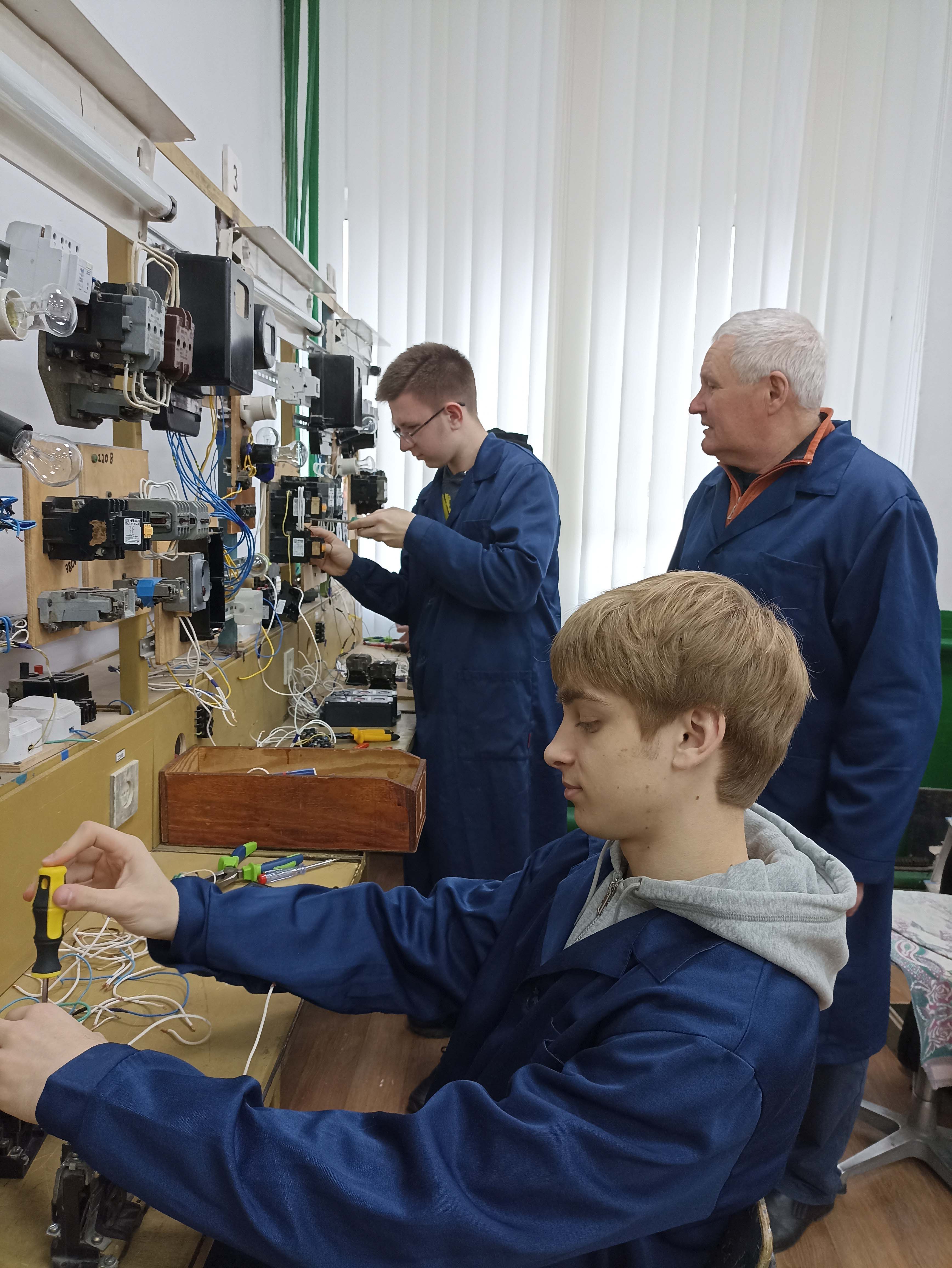 Конкурс по профессии Электромонтёр фото 2